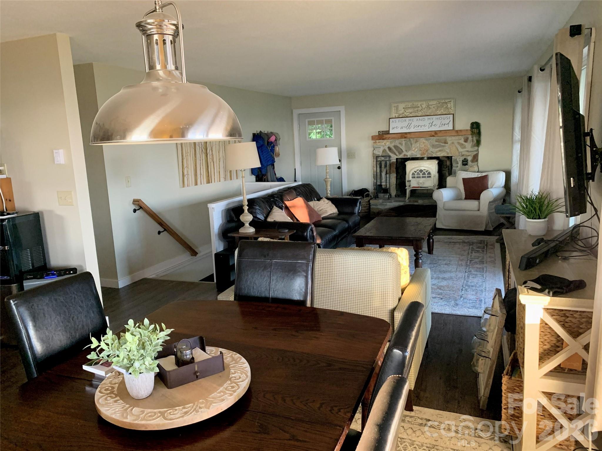 536 Lands End Lane — Maggie Valley