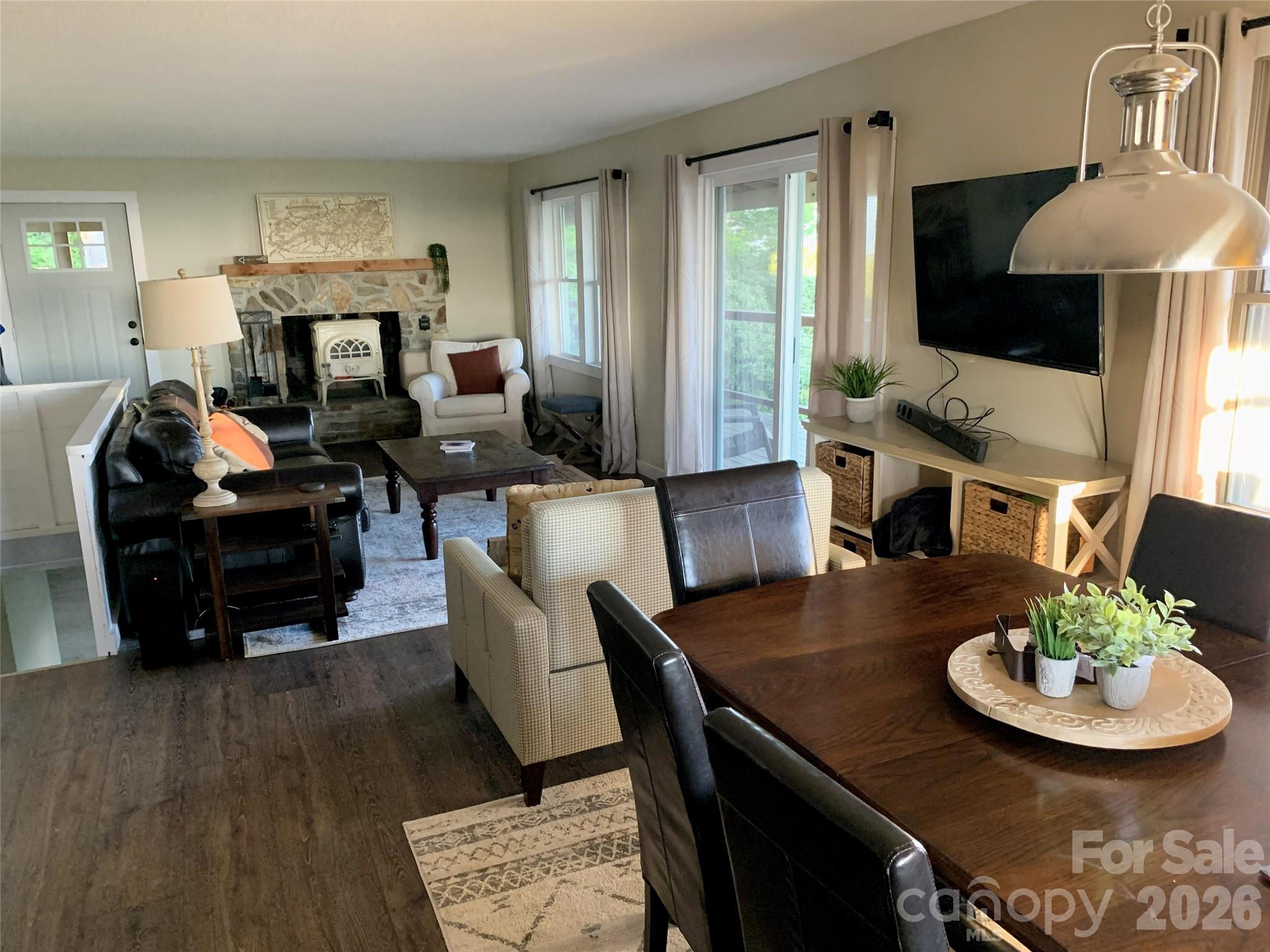 536 Lands End Lane — Maggie Valley