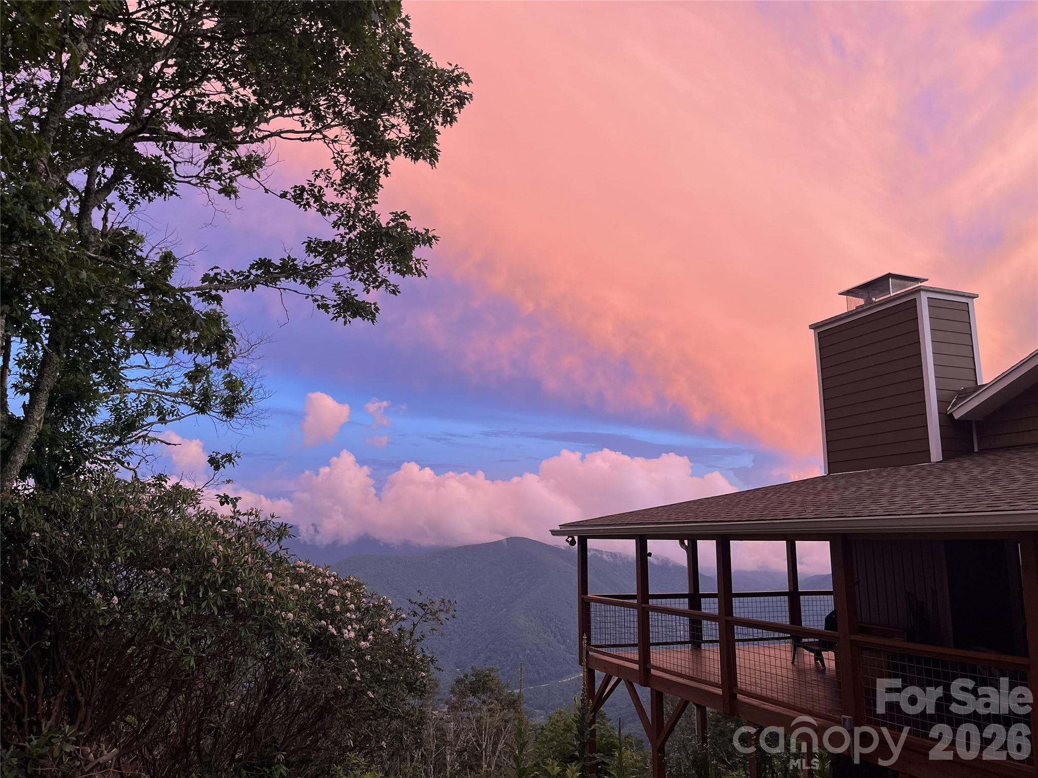536 Lands End Lane — Maggie Valley