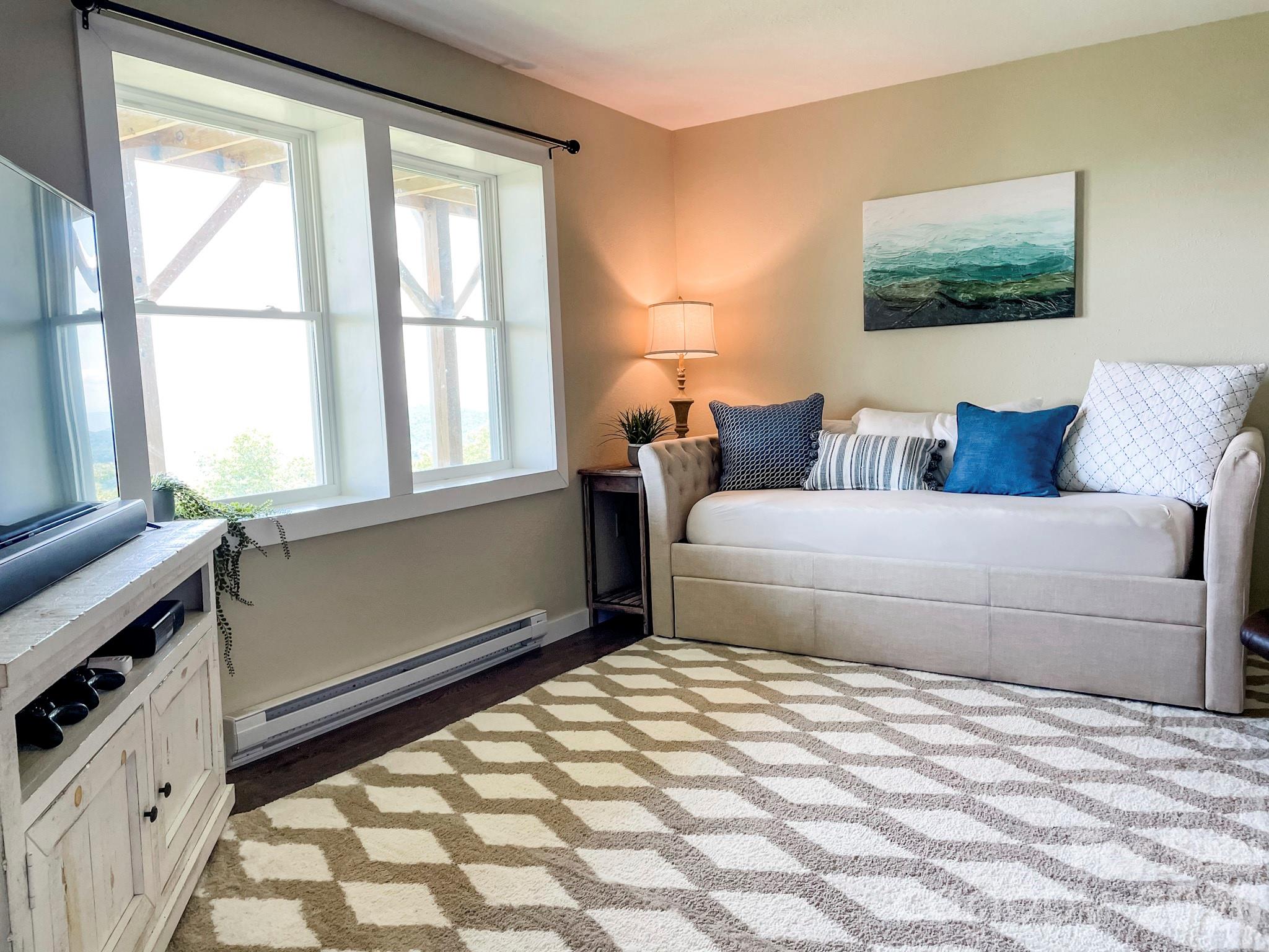 536 Lands End Lane — Maggie Valley