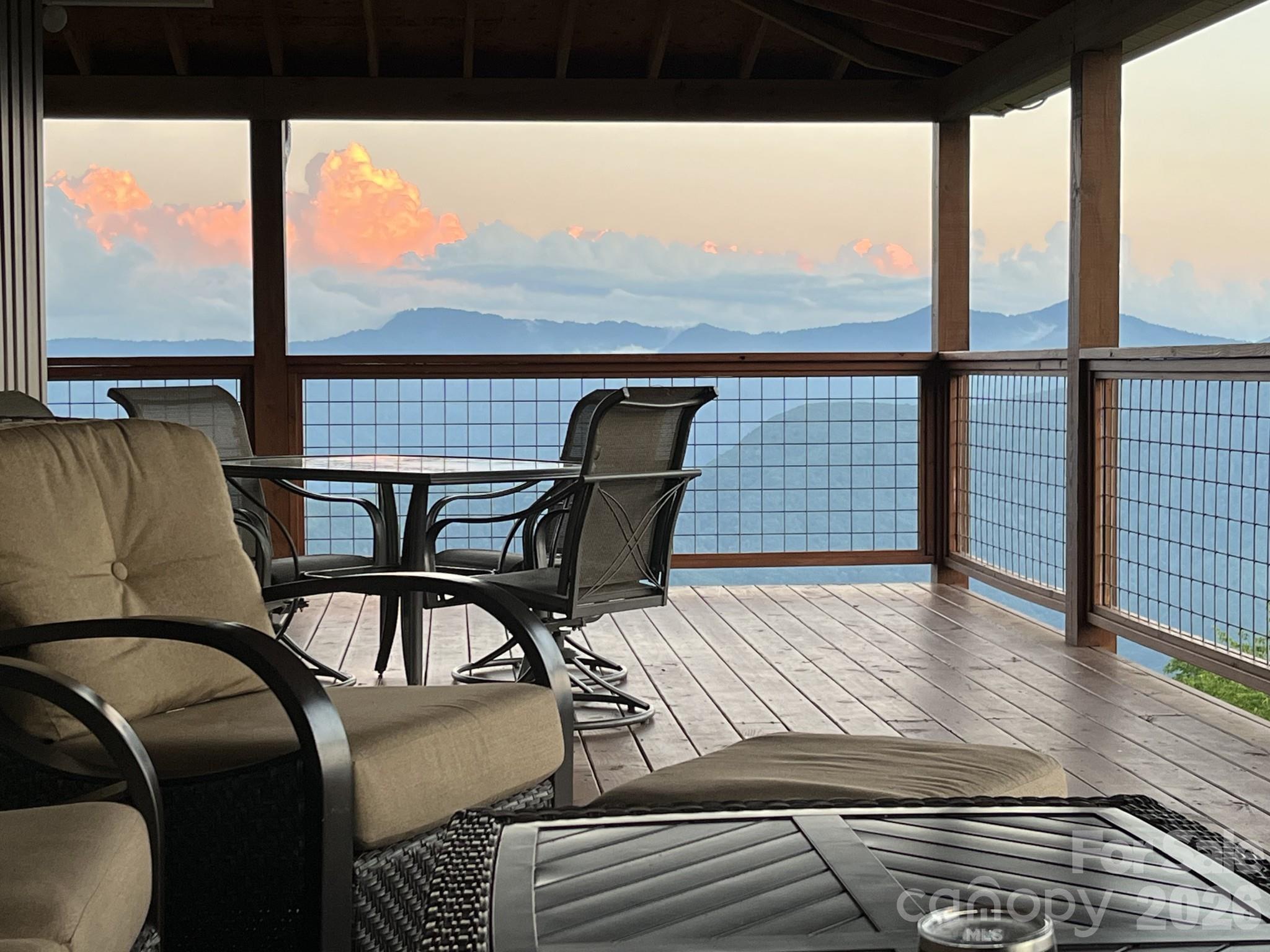 536 Lands End Lane — Maggie Valley