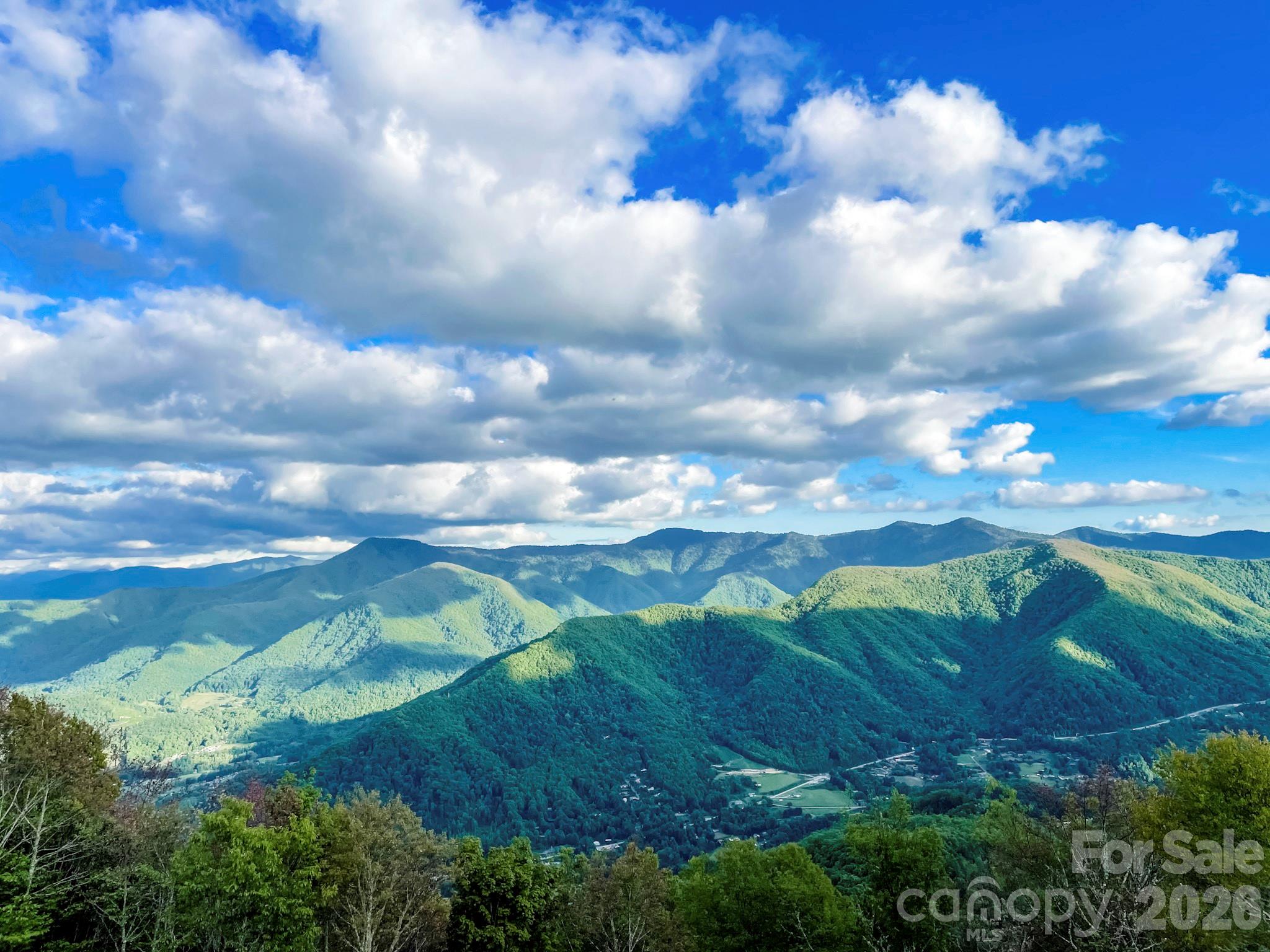 536 Lands End Lane — Maggie Valley