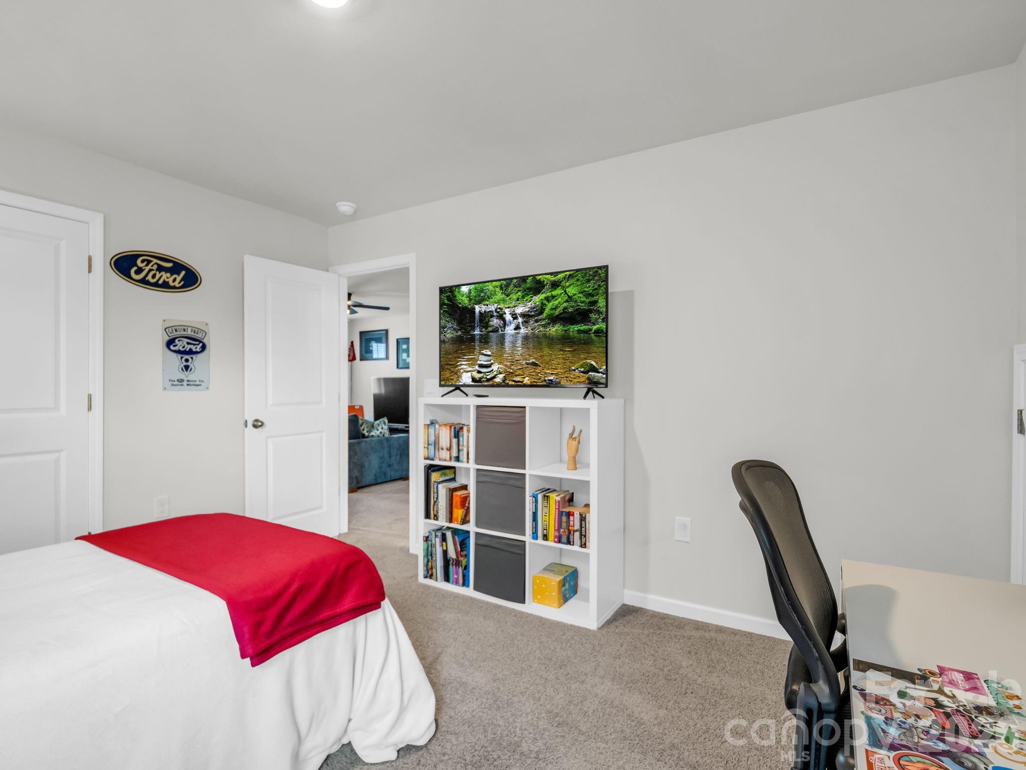 255 Fox Cove Road — Hendersonville