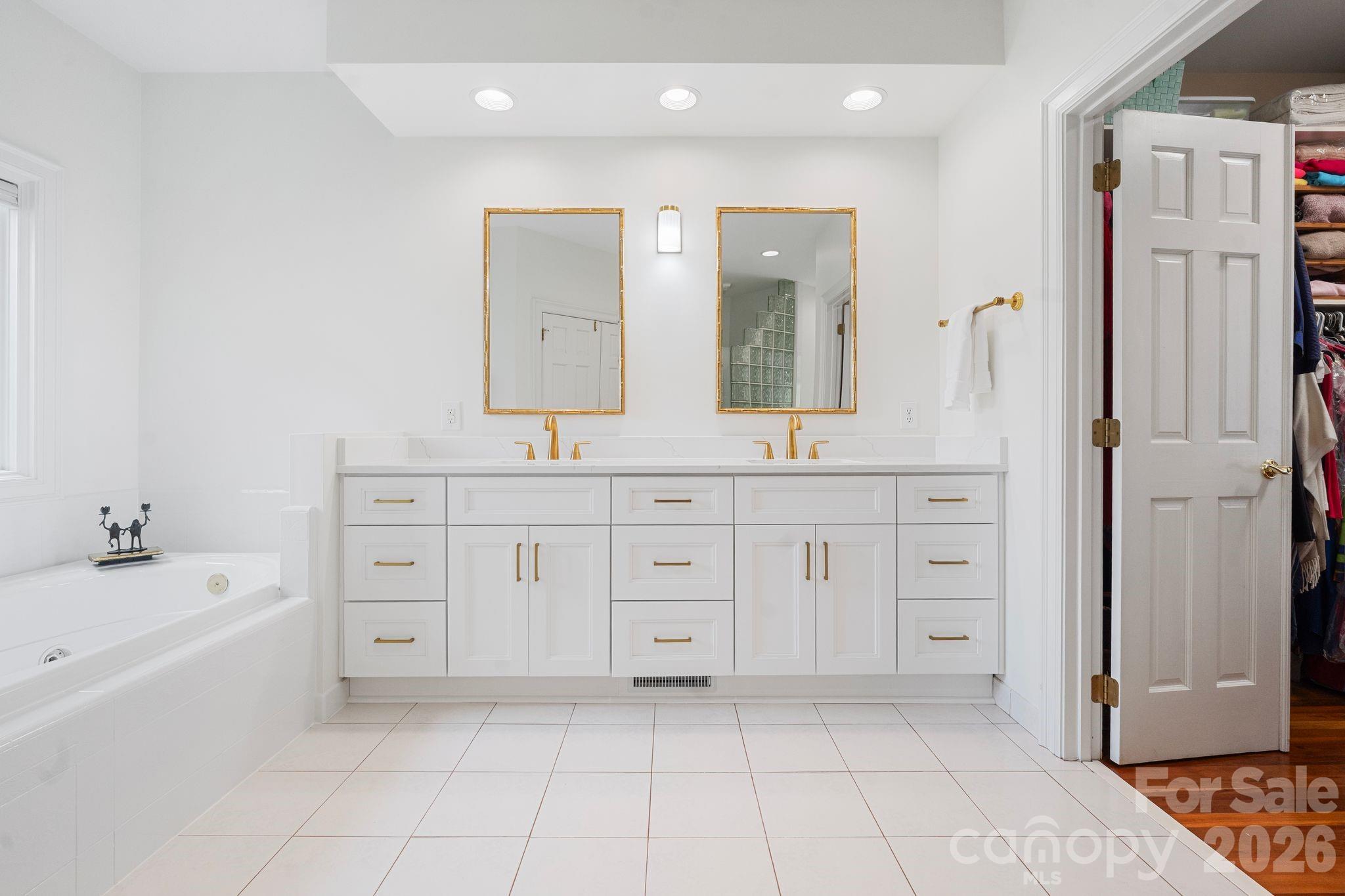 141 Grand Bay Drive — Mooresville
