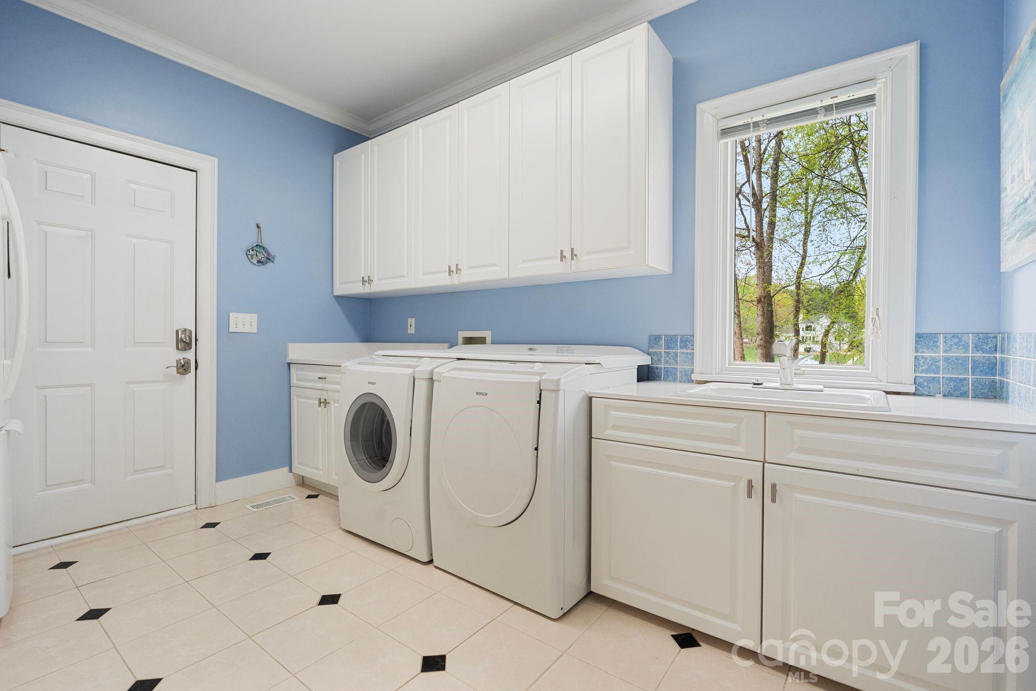 141 Grand Bay Drive — Mooresville