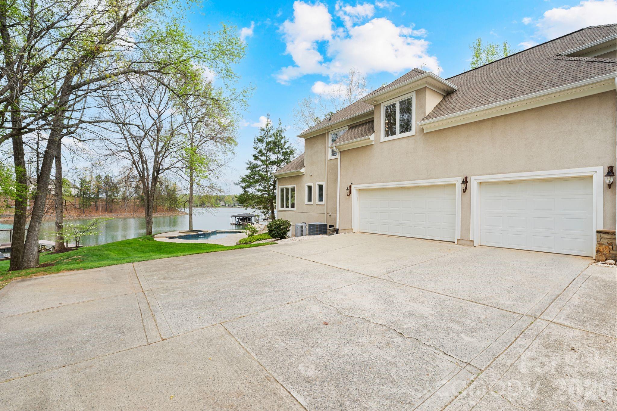 141 Grand Bay Drive — Mooresville