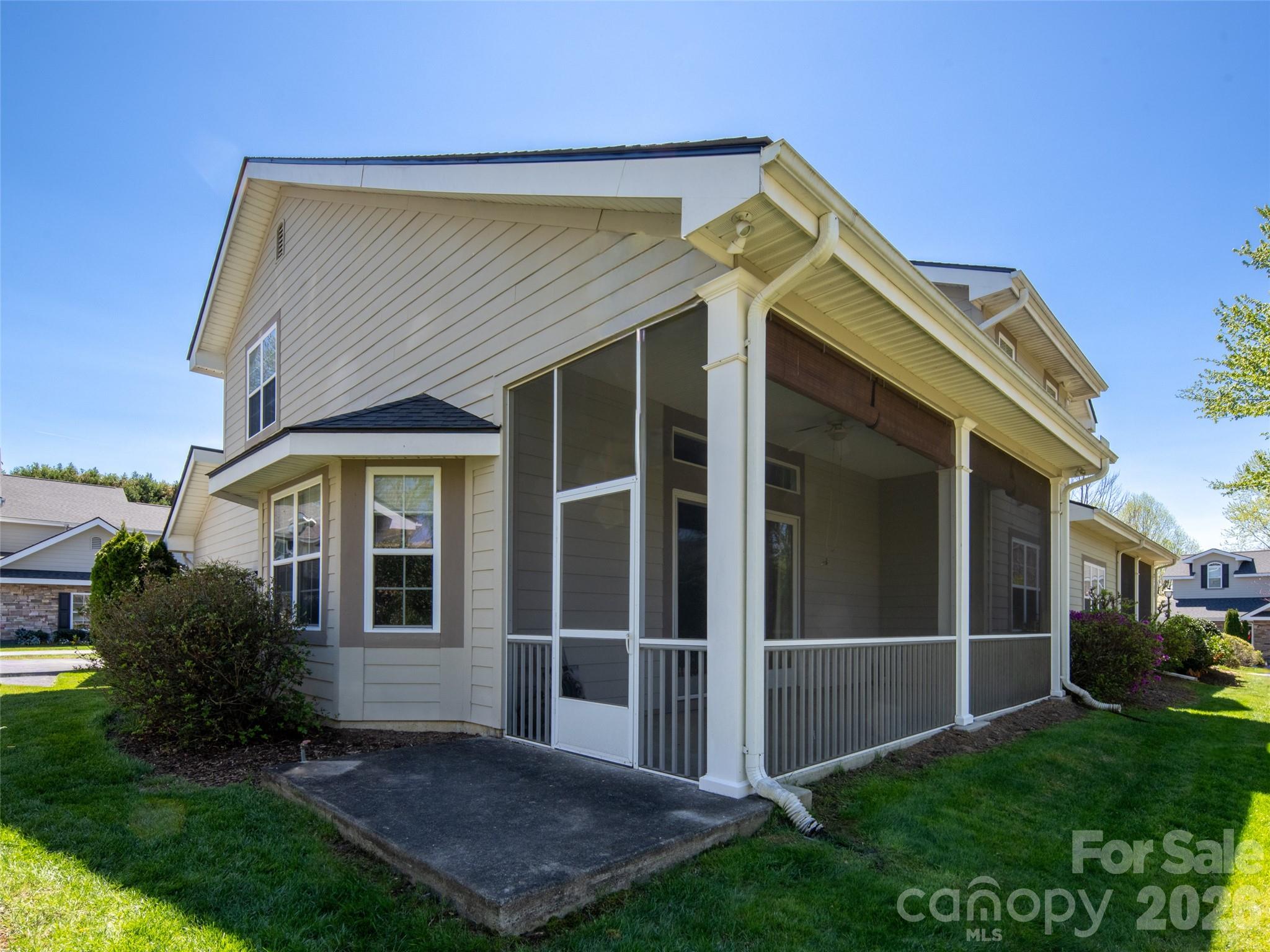 124 Towne Place Drive — Hendersonville