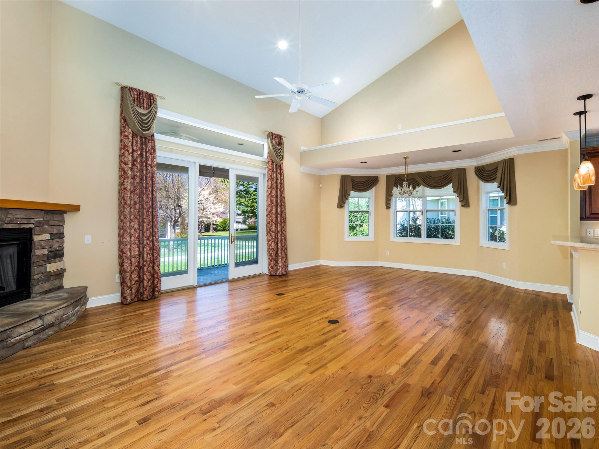 124 Towne Place Drive — Hendersonville