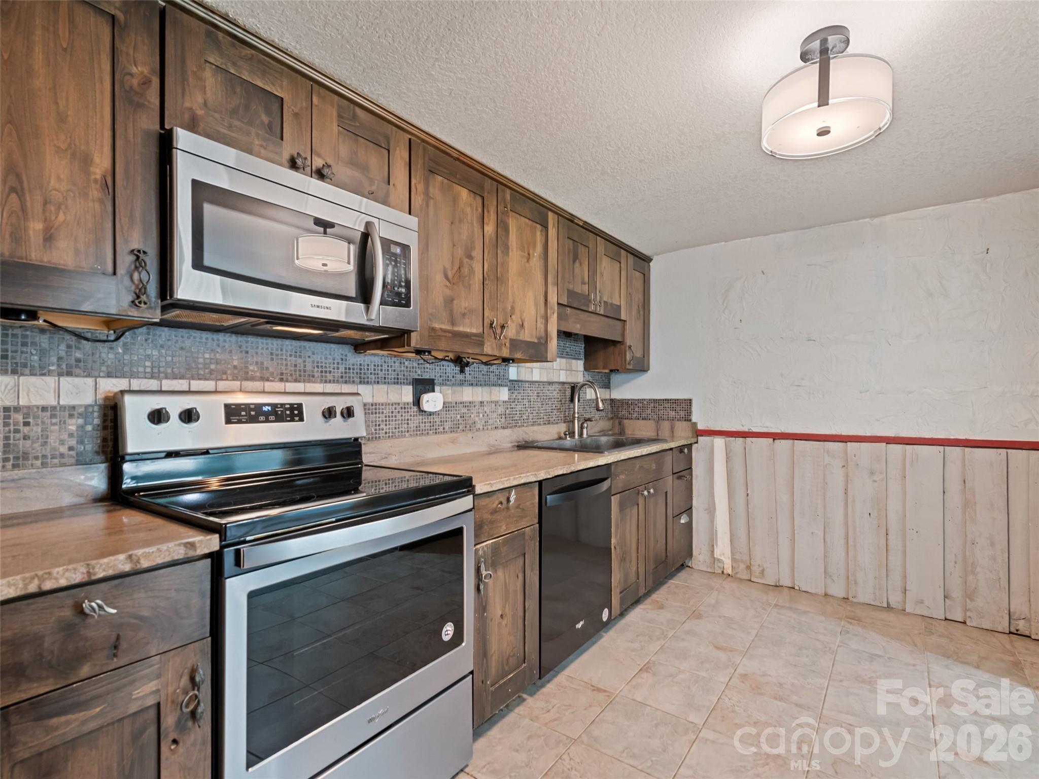 838 Hidden Valley Road — Clyde