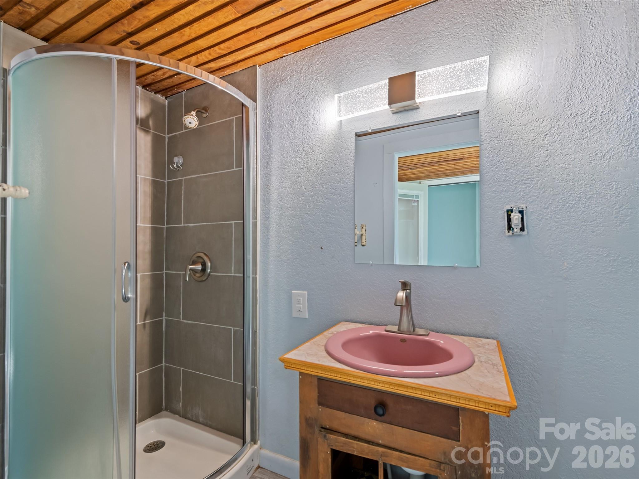 838 Hidden Valley Road — Clyde