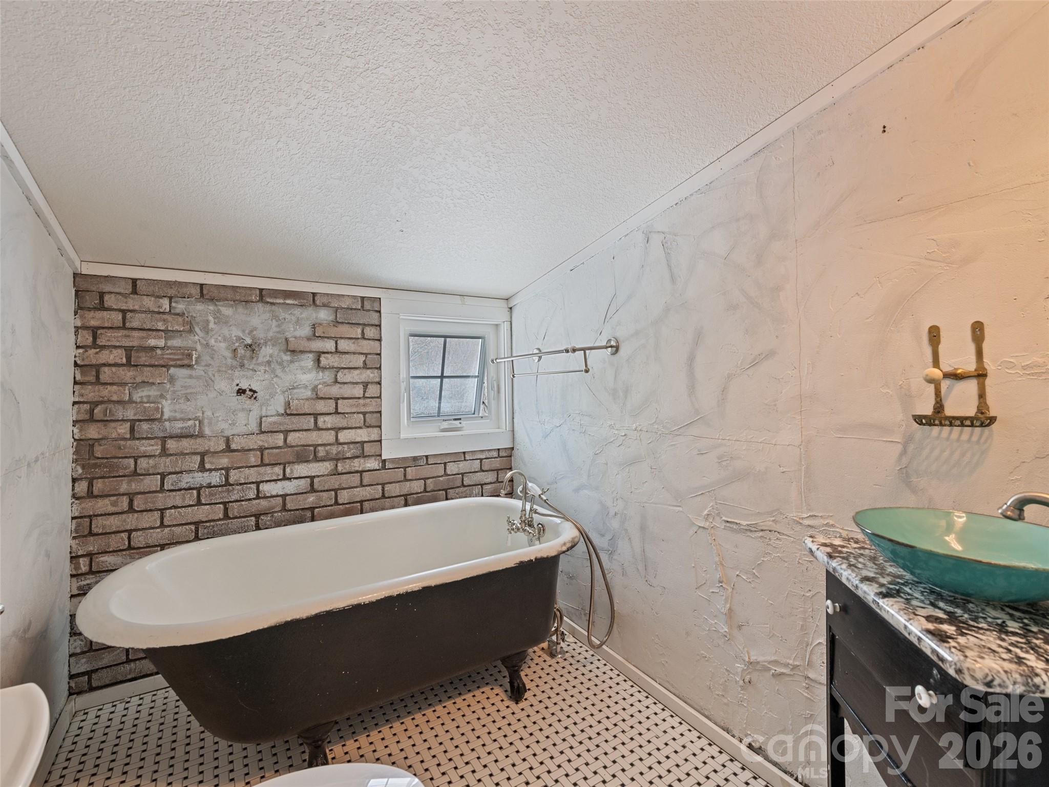 838 Hidden Valley Road — Clyde
