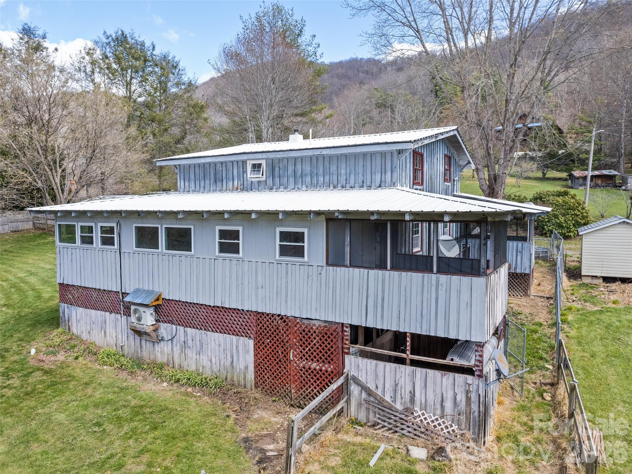 838 Hidden Valley Road — Clyde