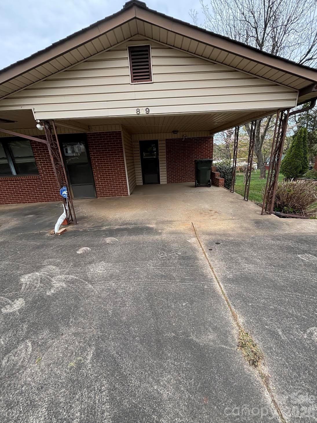 819 N Piedmont Avenue — Kings Mountain