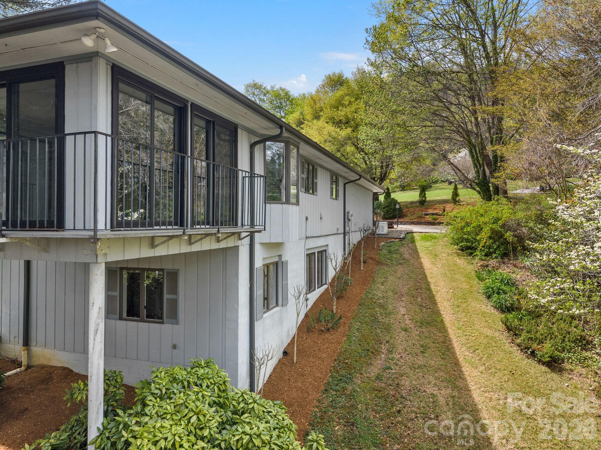 140 Meadowlark Drive — Tryon