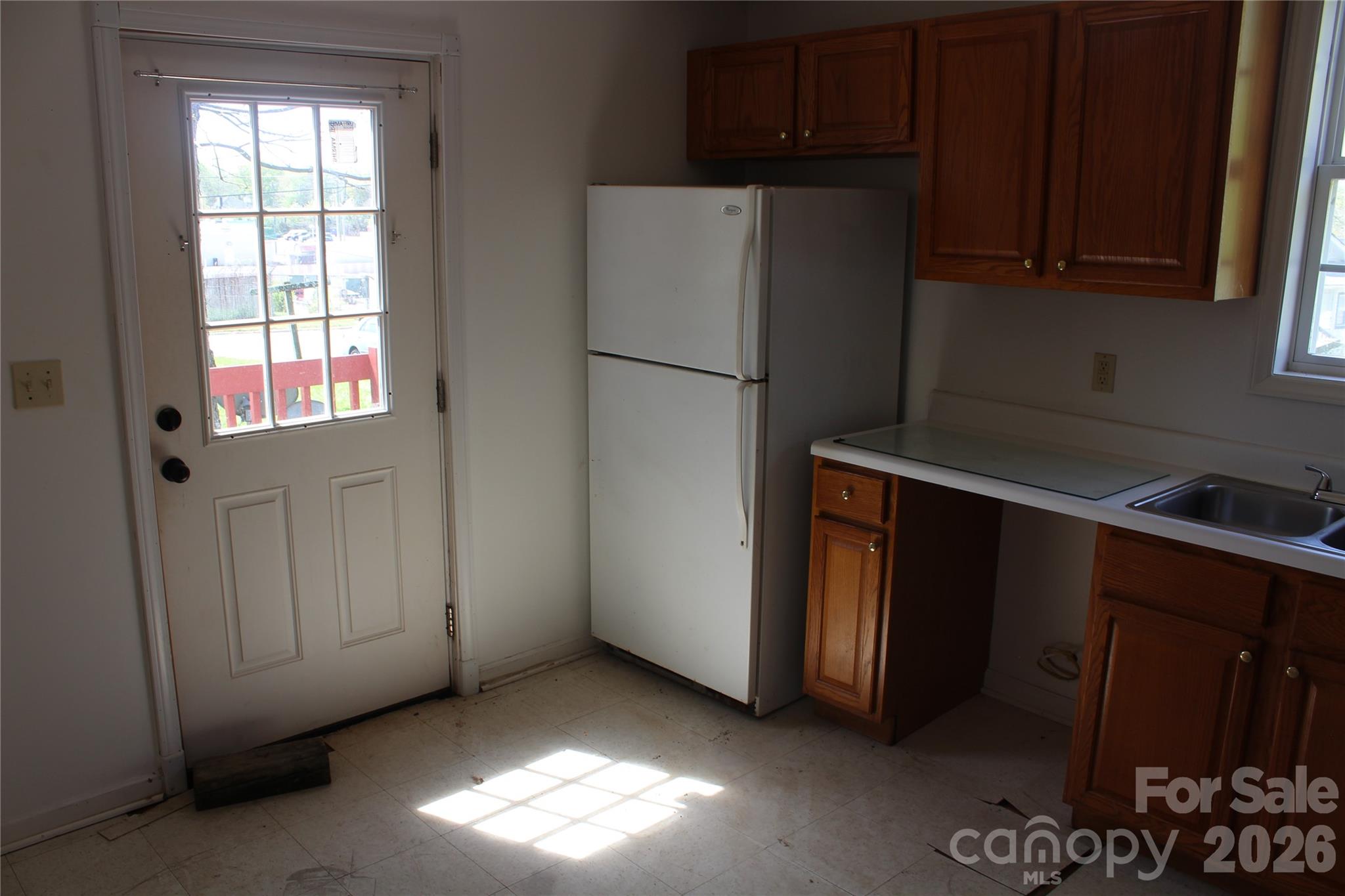 718 Live Oak Street — Shelby