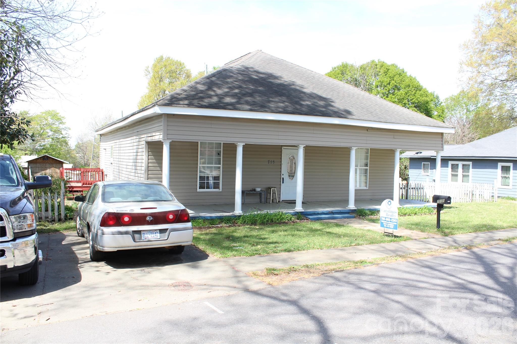 718 Live Oak Street — Shelby