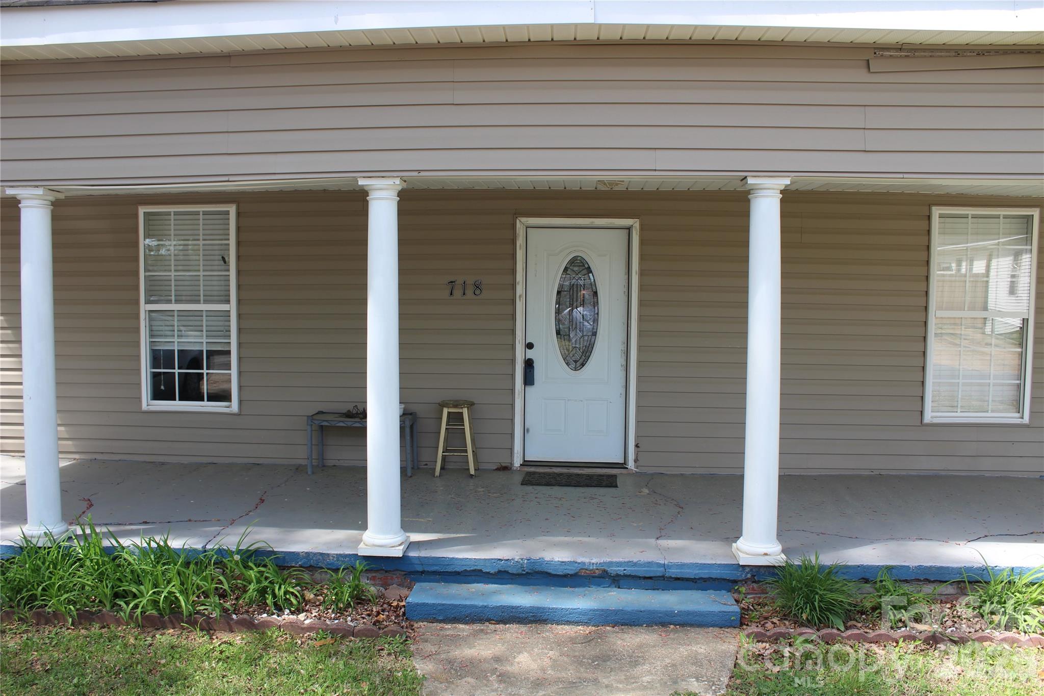 718 Live Oak Street — Shelby