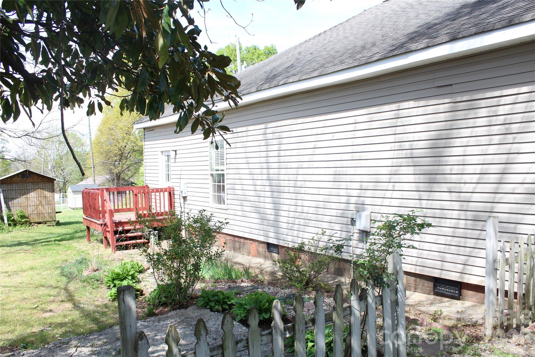 718 Live Oak Street — Shelby