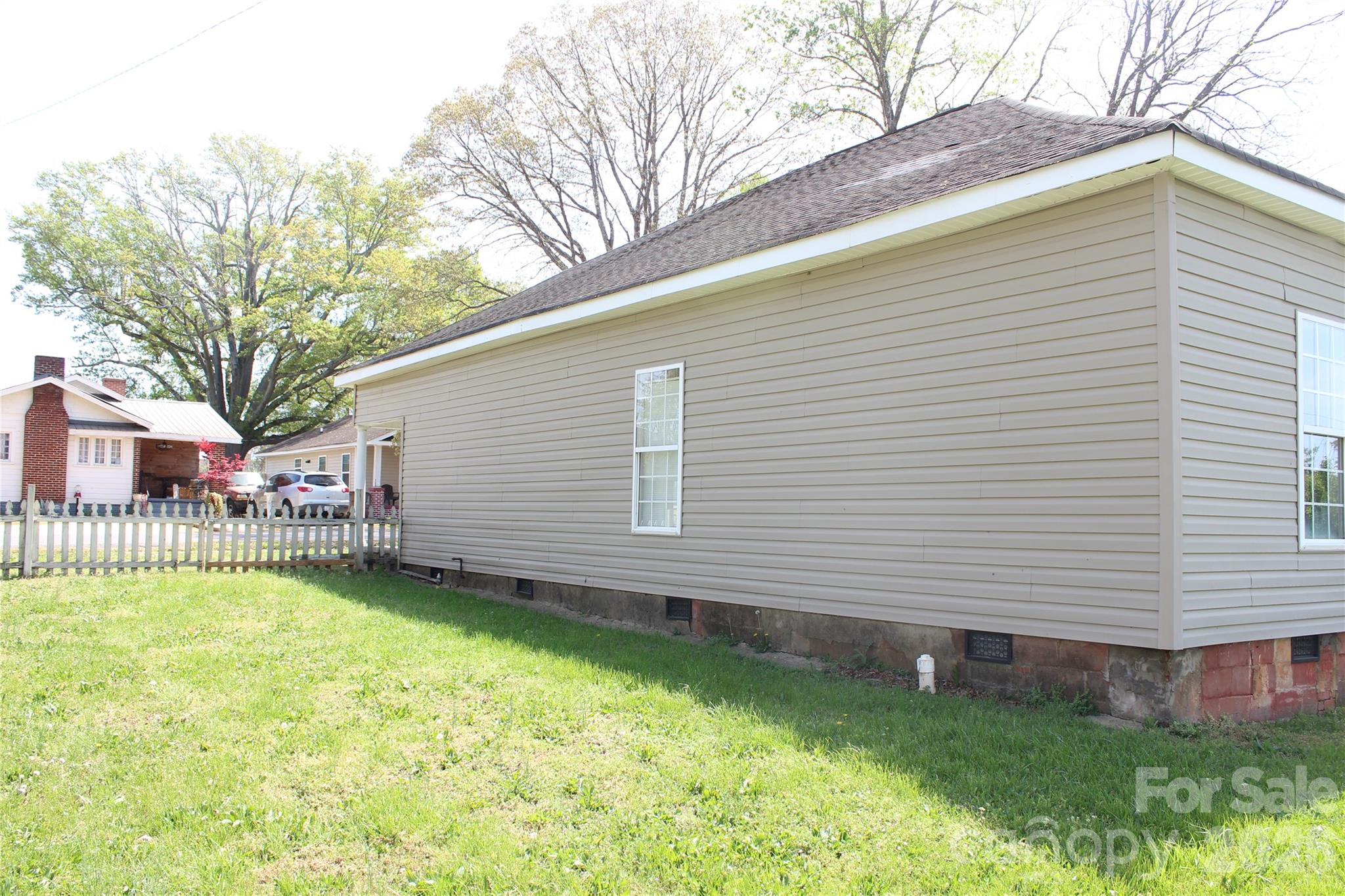 718 Live Oak Street — Shelby