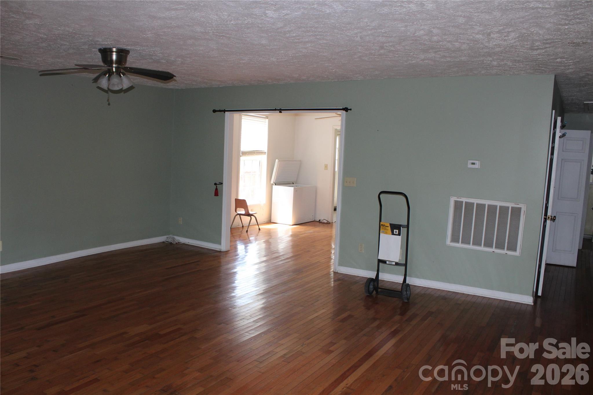 718 Live Oak Street — Shelby