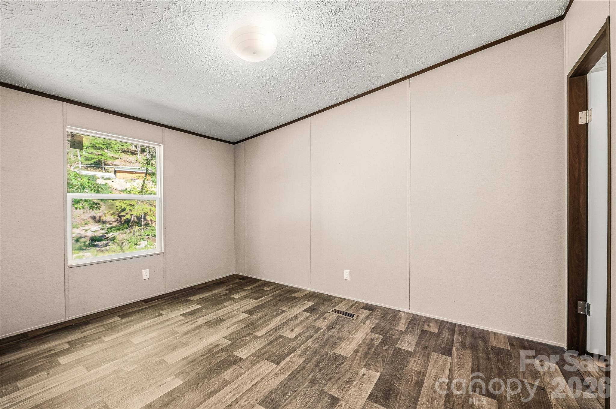 45 Alan Retreat Road — Hendersonville