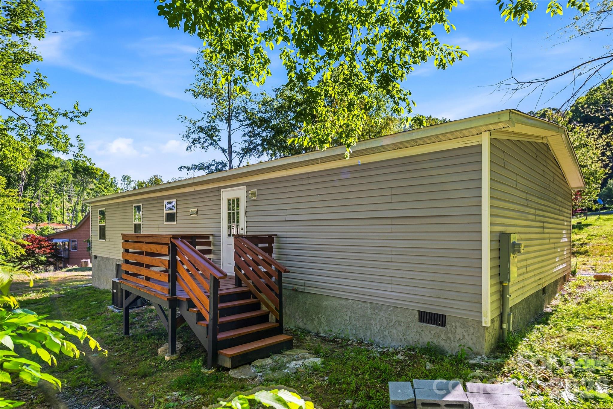 45 Alan Retreat Road — Hendersonville