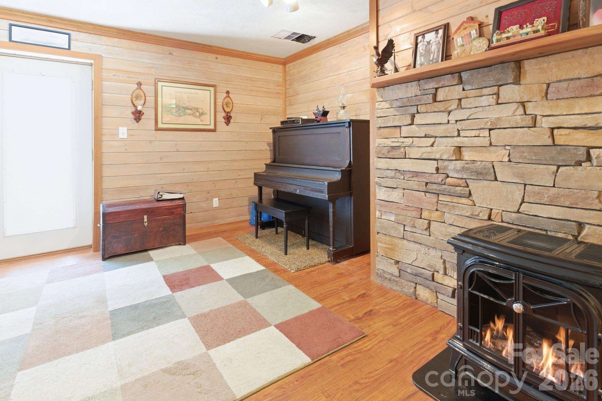 5518 Land Harbour Drive — Granite Falls
