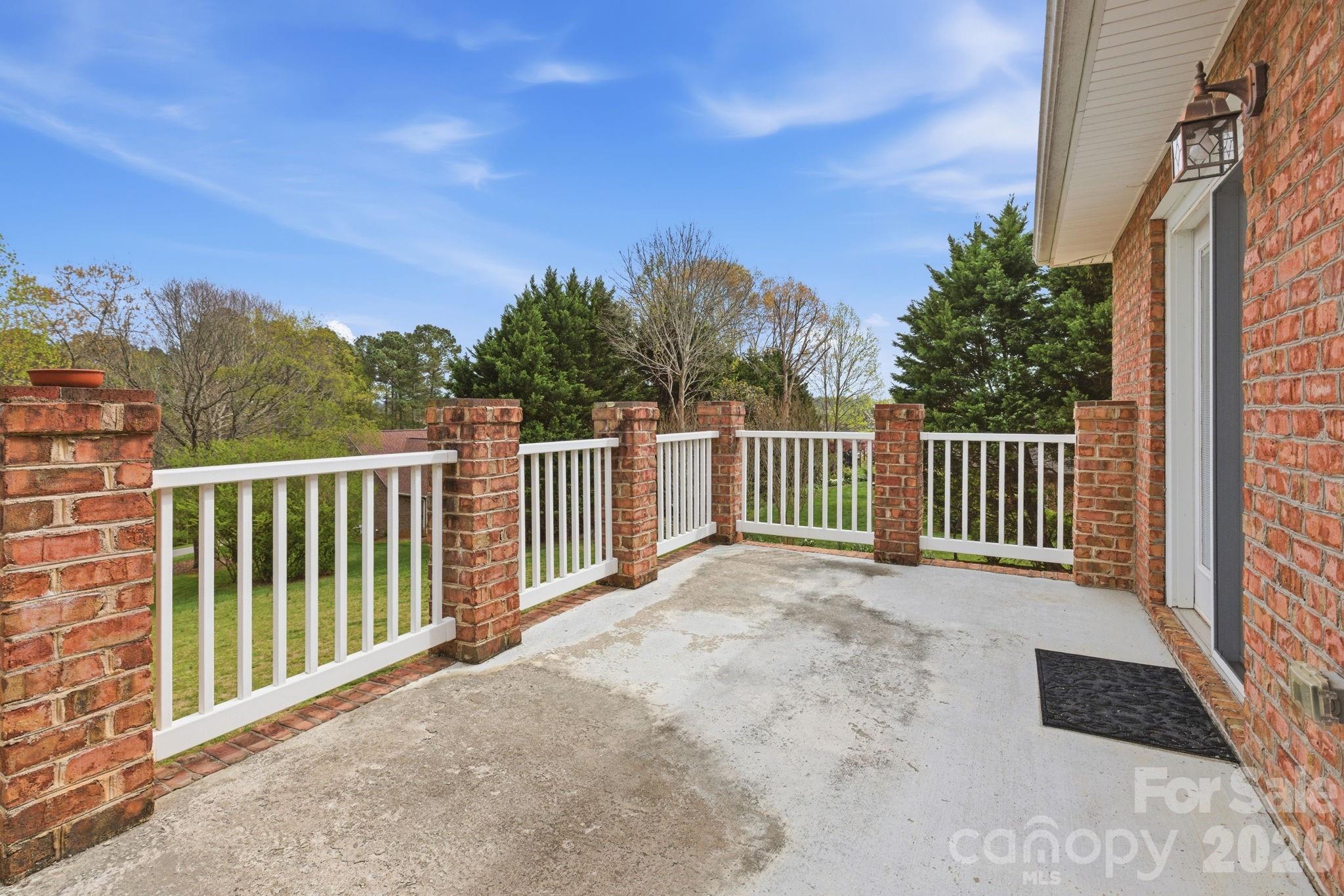 5518 Land Harbour Drive — Granite Falls