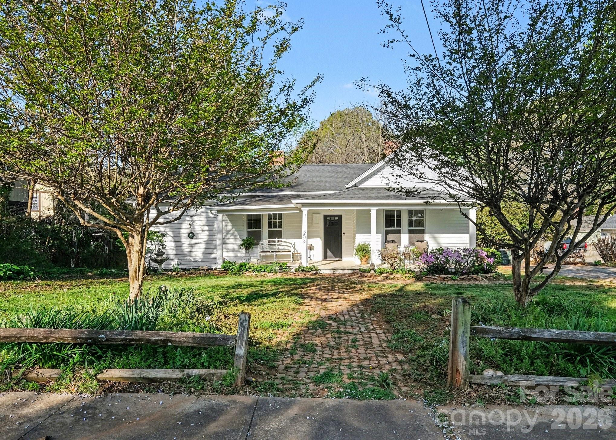 353 Kelly Street — Statesville