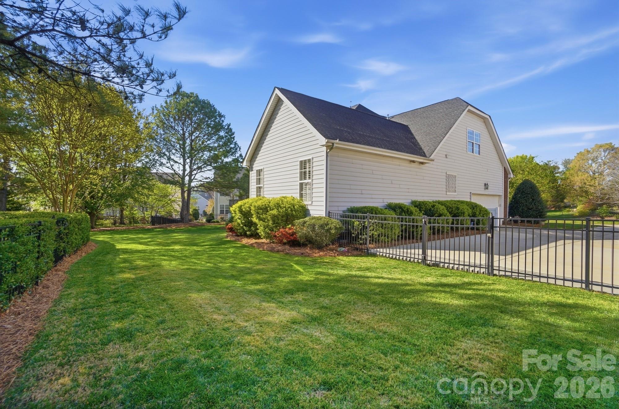6712 Old Persimmon Drive — Charlotte