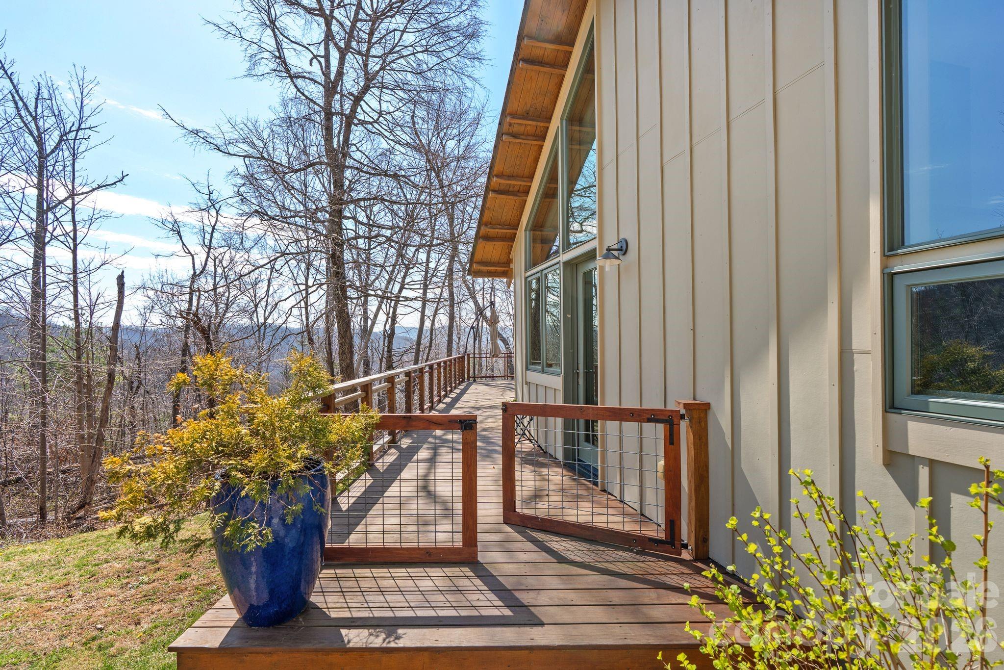 588 Long Branch Road — Swannanoa