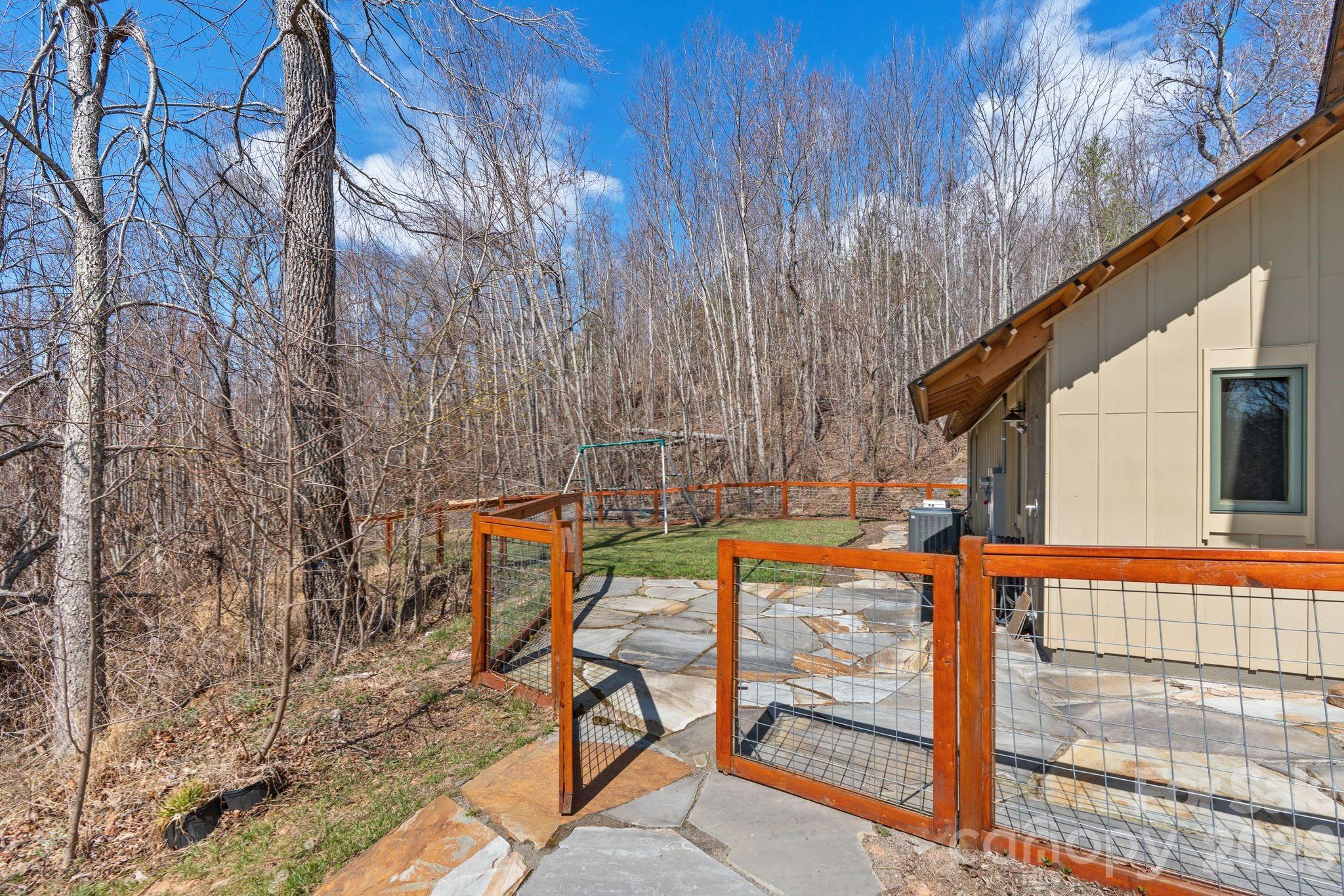 588 Long Branch Road — Swannanoa