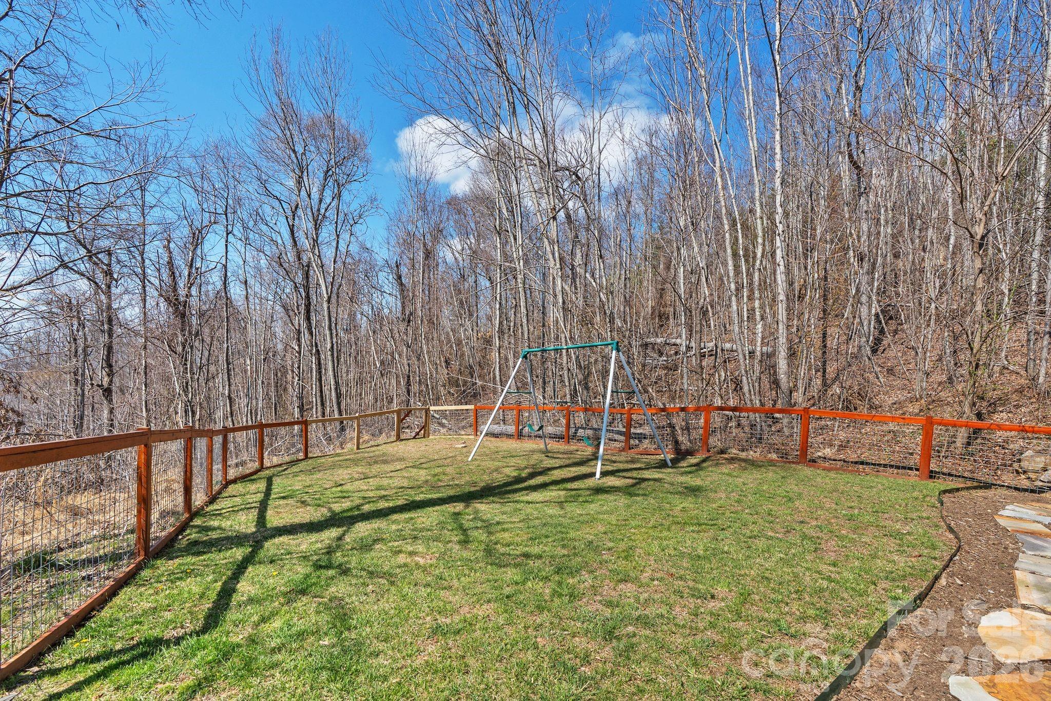 588 Long Branch Road — Swannanoa