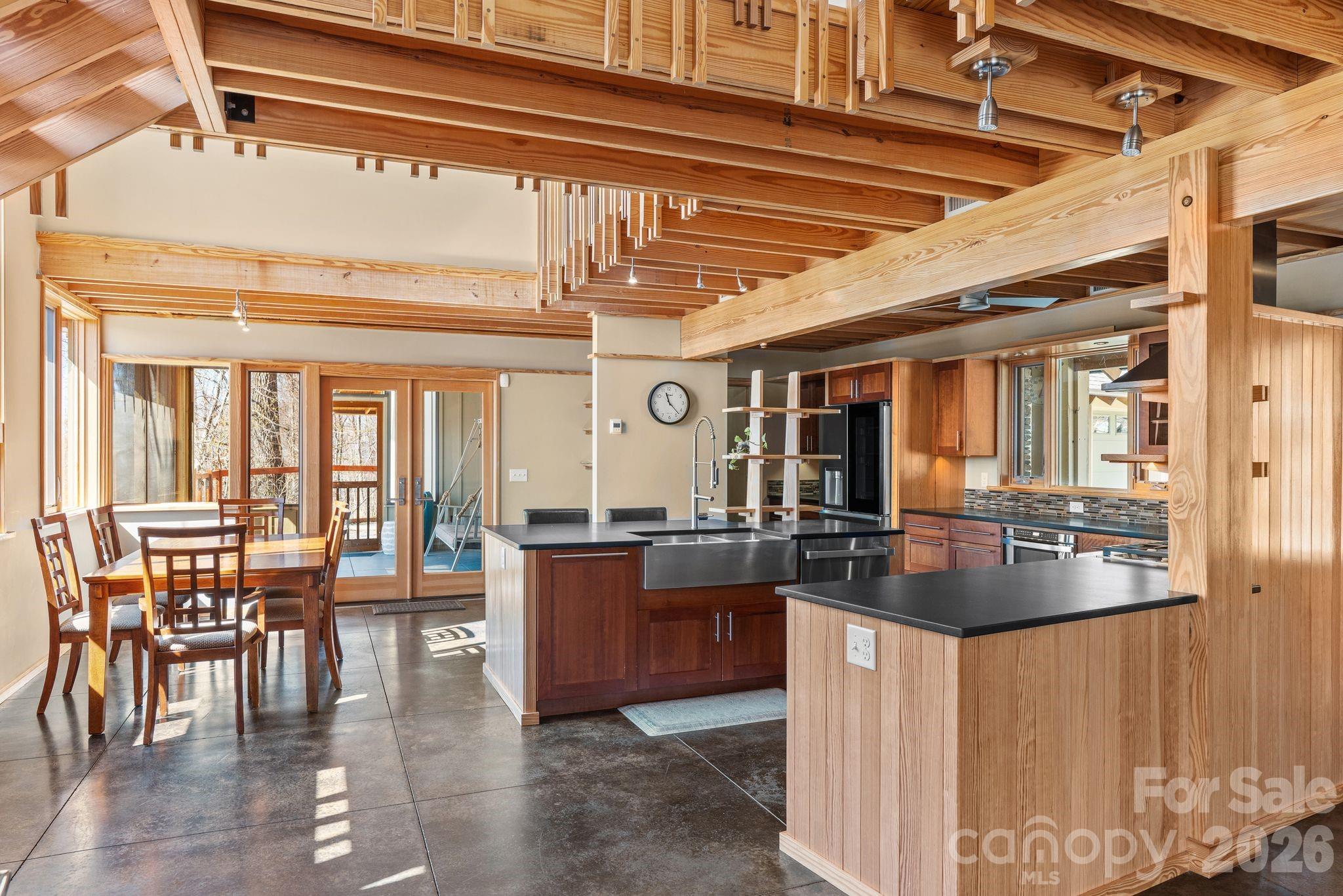 588 Long Branch Road — Swannanoa