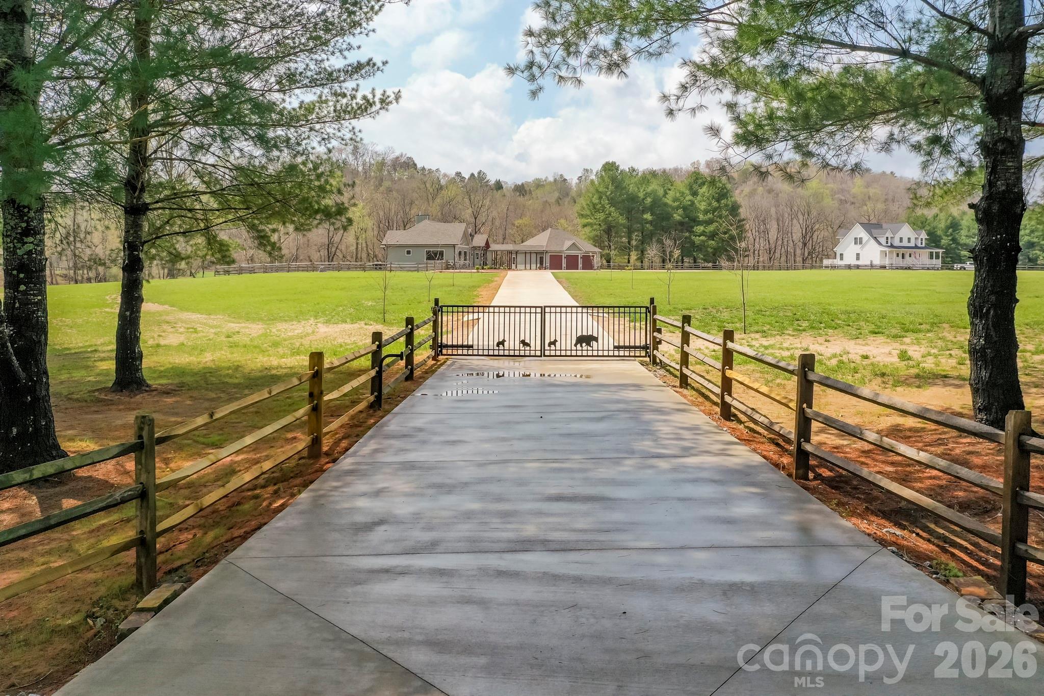 118 McOwenben Pass — Lake Lure