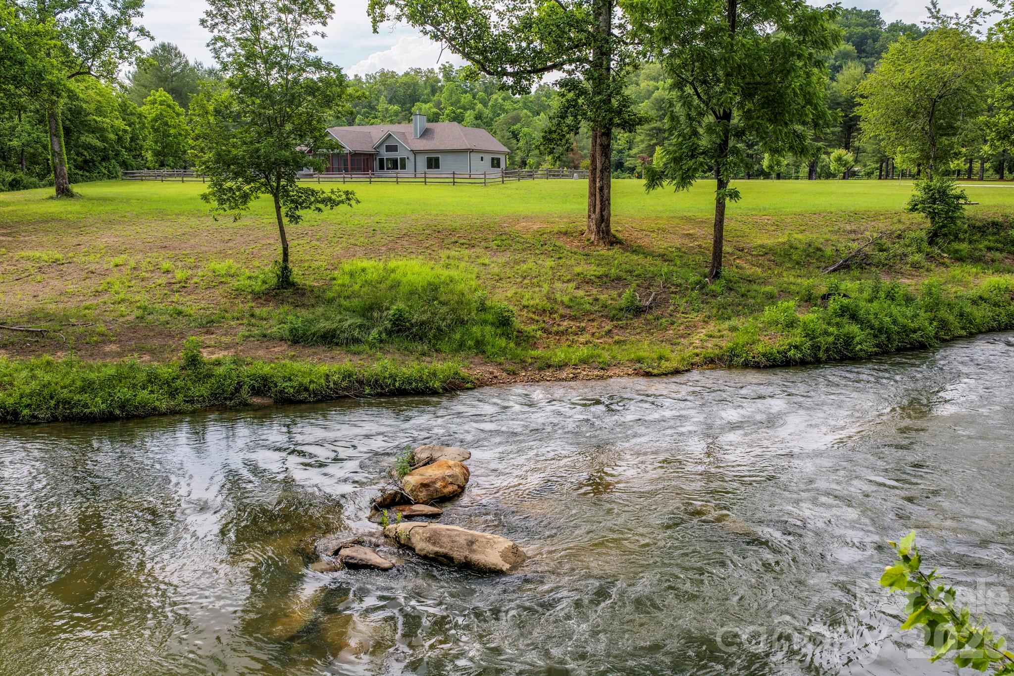 118 McOwenben Pass — Lake Lure