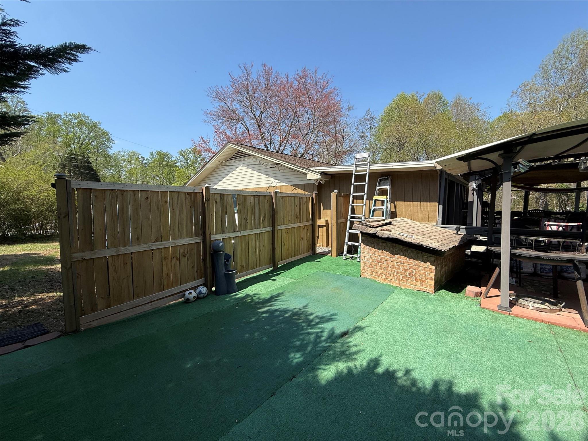 3309 40th Avenue Place NE — Hickory