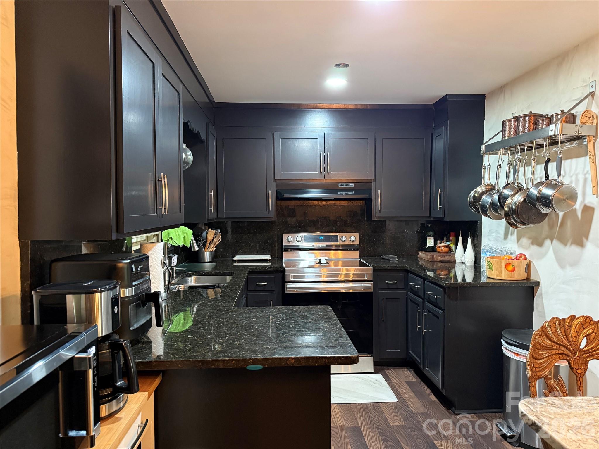 3309 40th Avenue Place NE — Hickory
