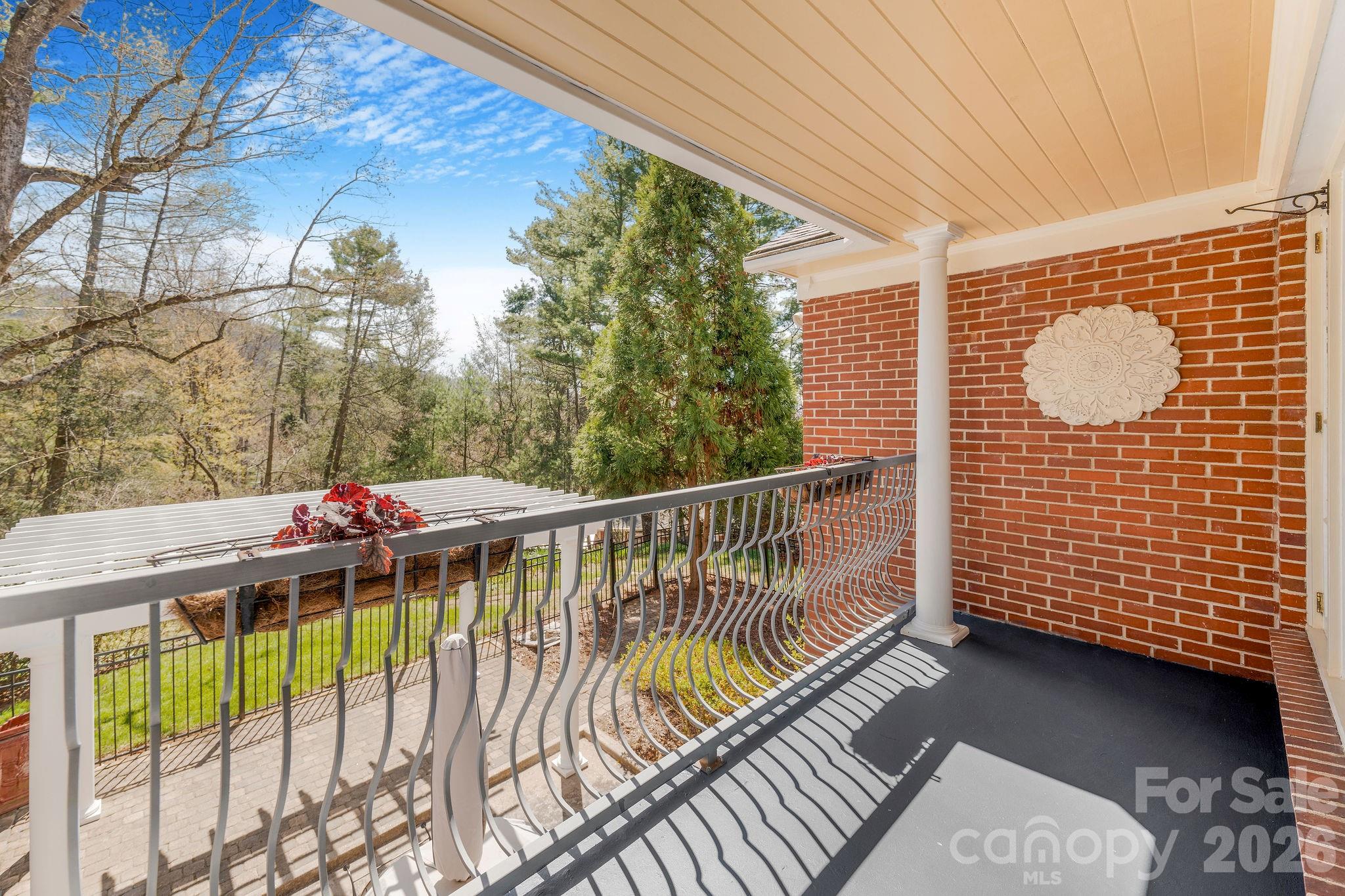 4 Dogwood Road — Asheville