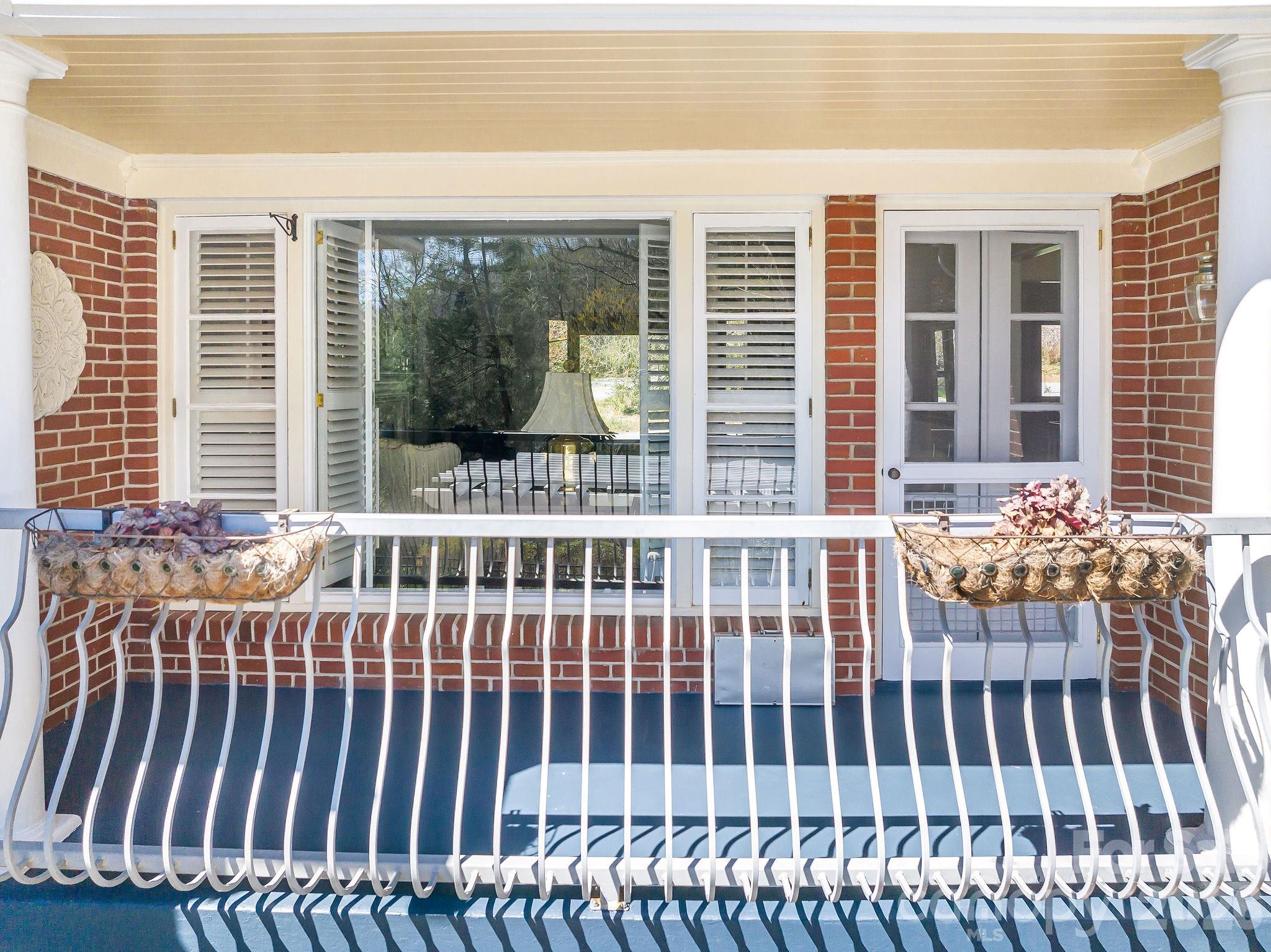 4 Dogwood Road — Asheville