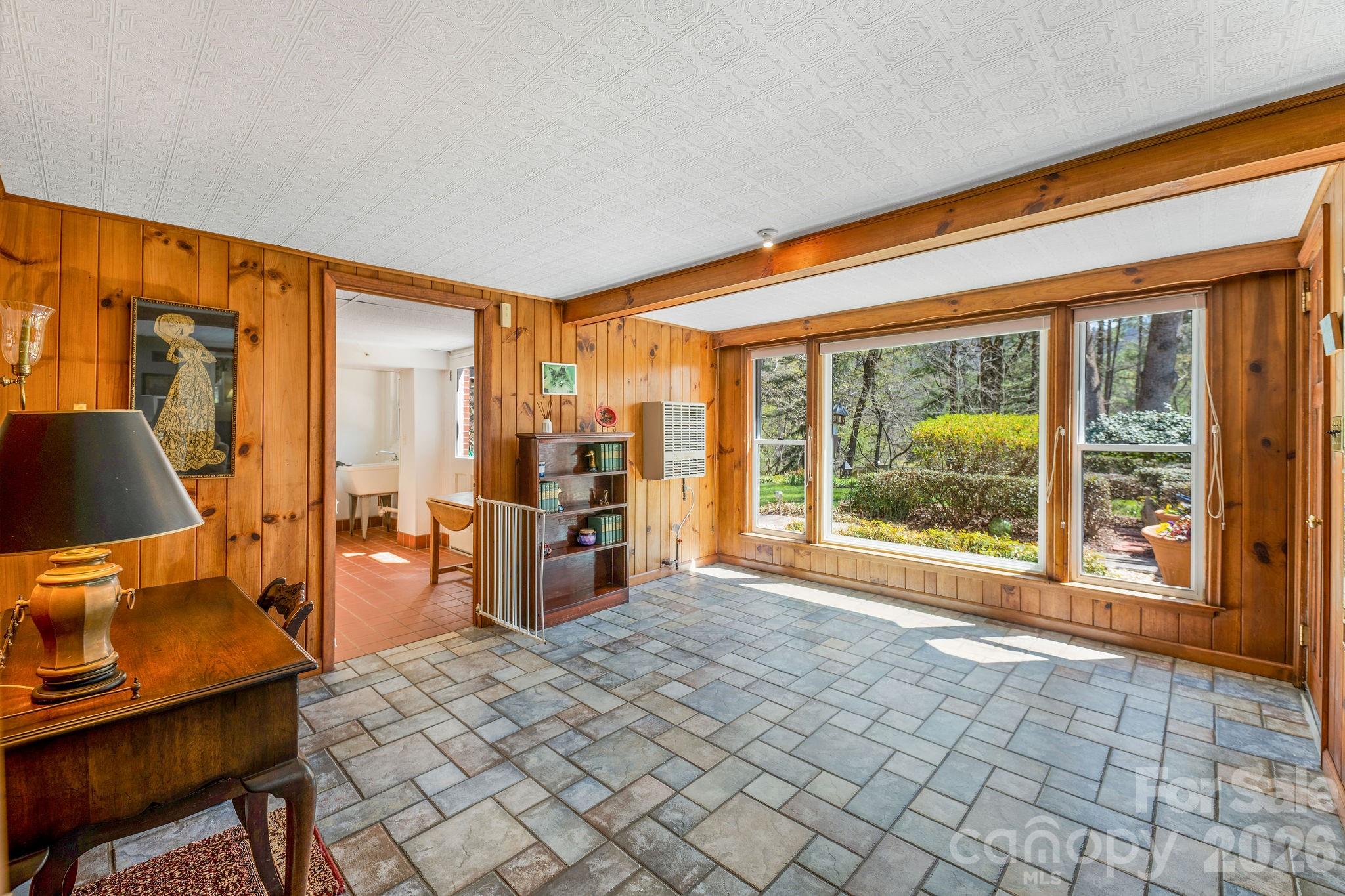 4 Dogwood Road — Asheville