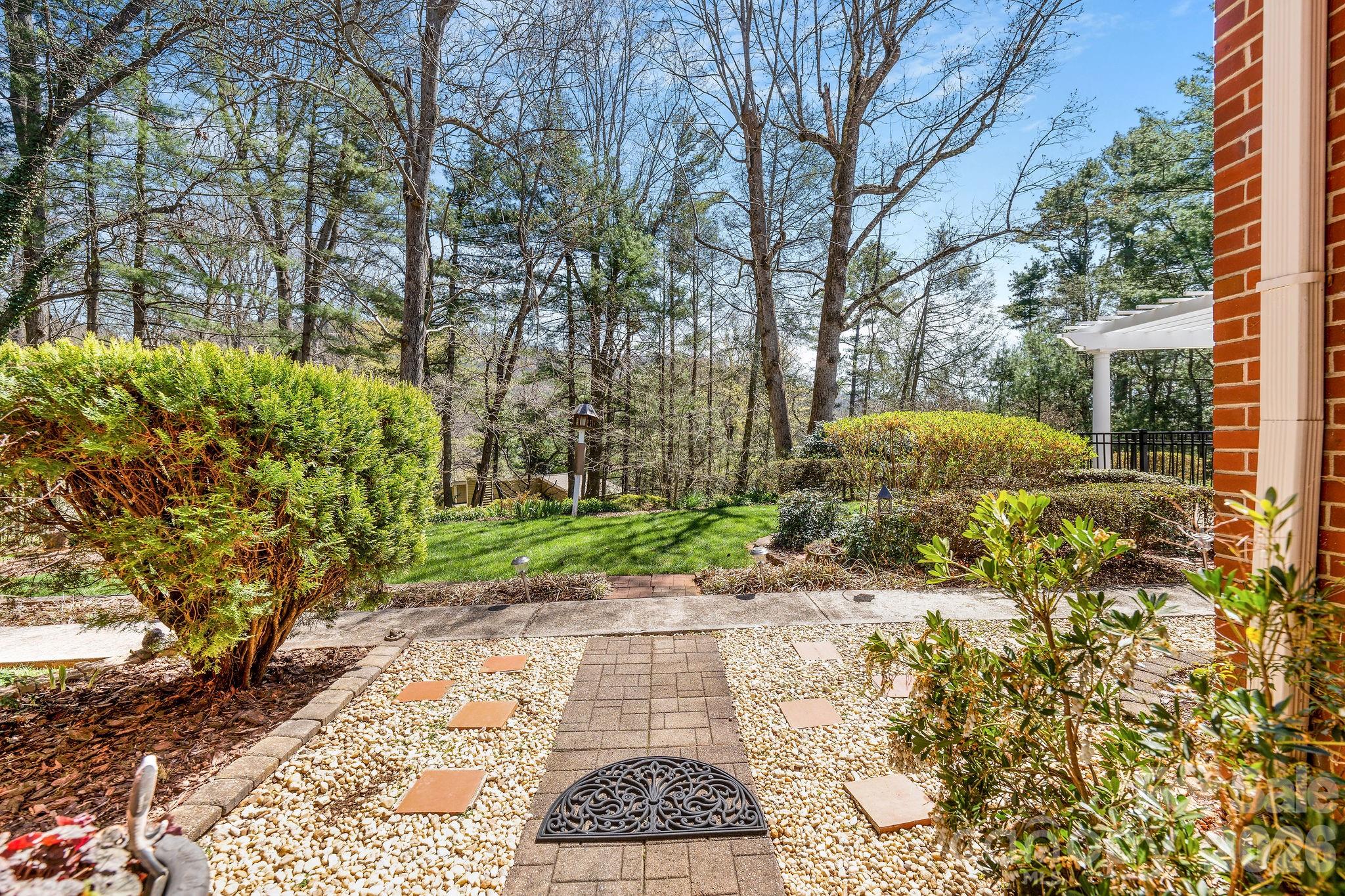 4 Dogwood Road — Asheville
