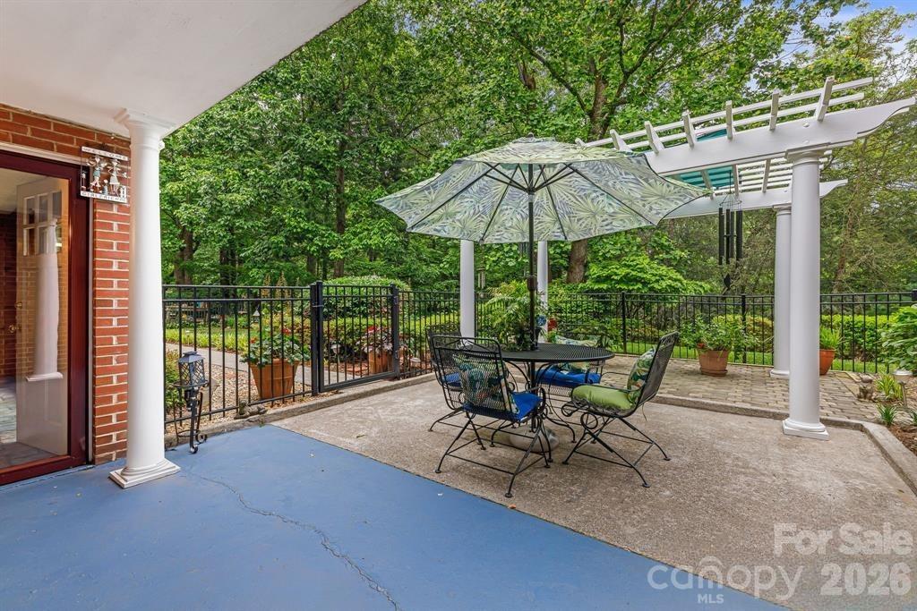 4 Dogwood Road — Asheville