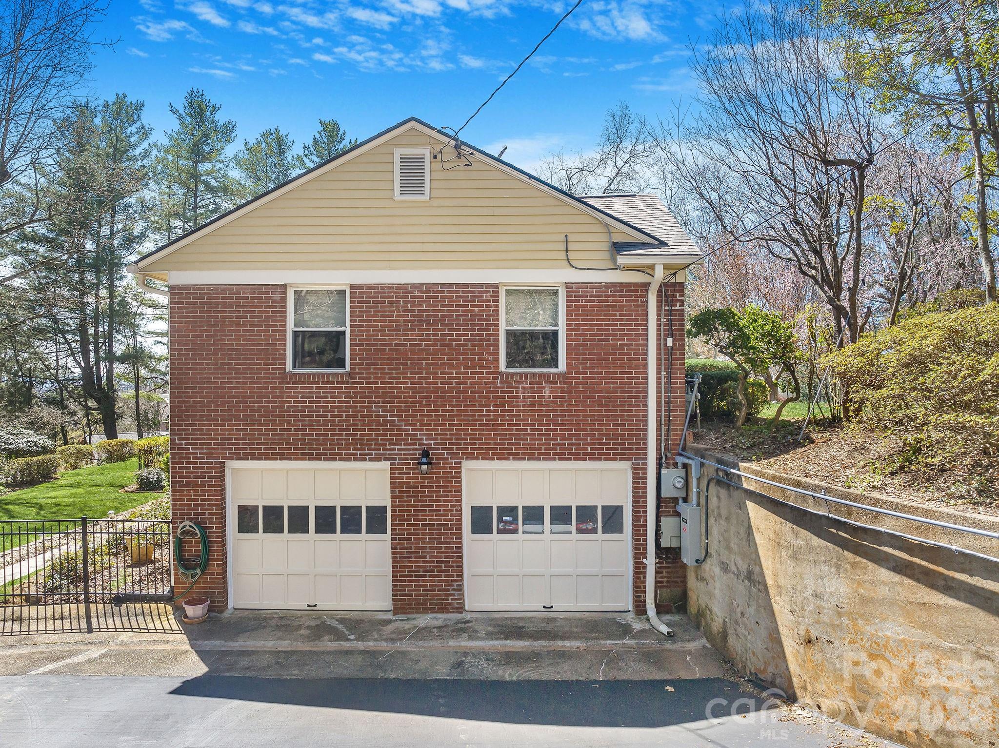 4 Dogwood Road — Asheville