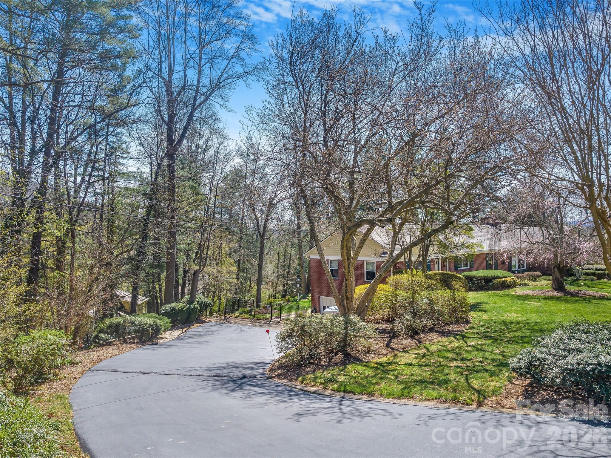 4 Dogwood Road — Asheville