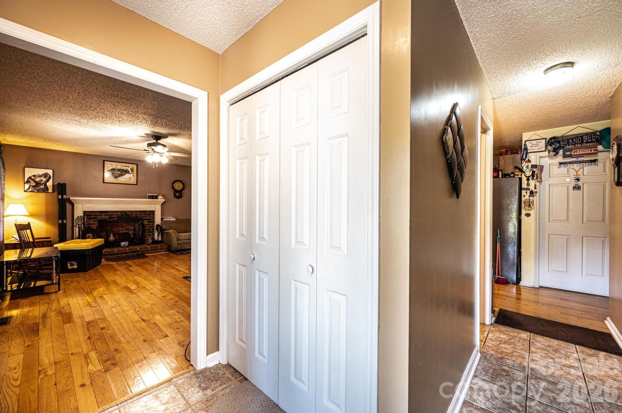 3229 15th Avenue NE — Conover