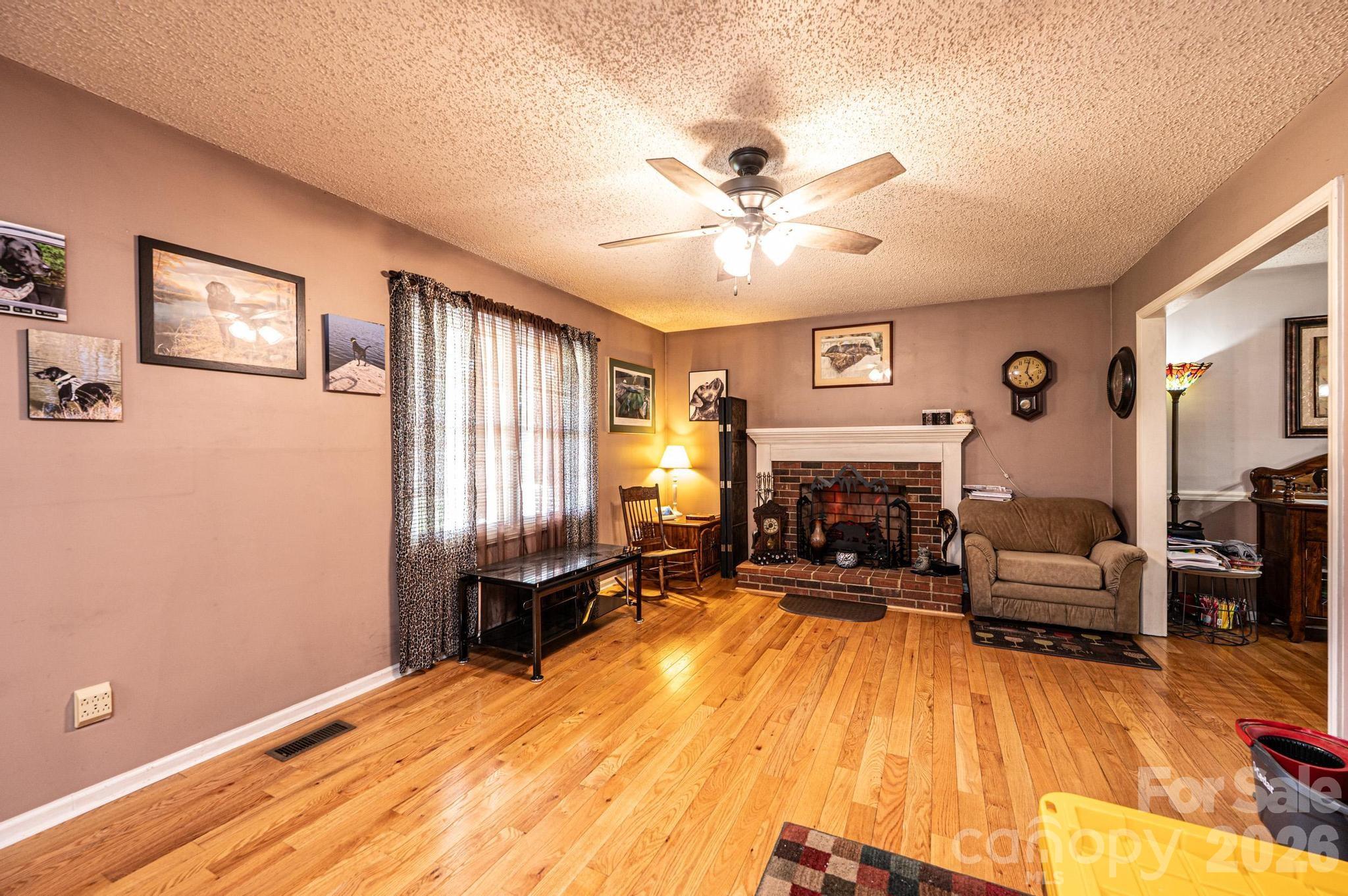 3229 15th Avenue NE — Conover