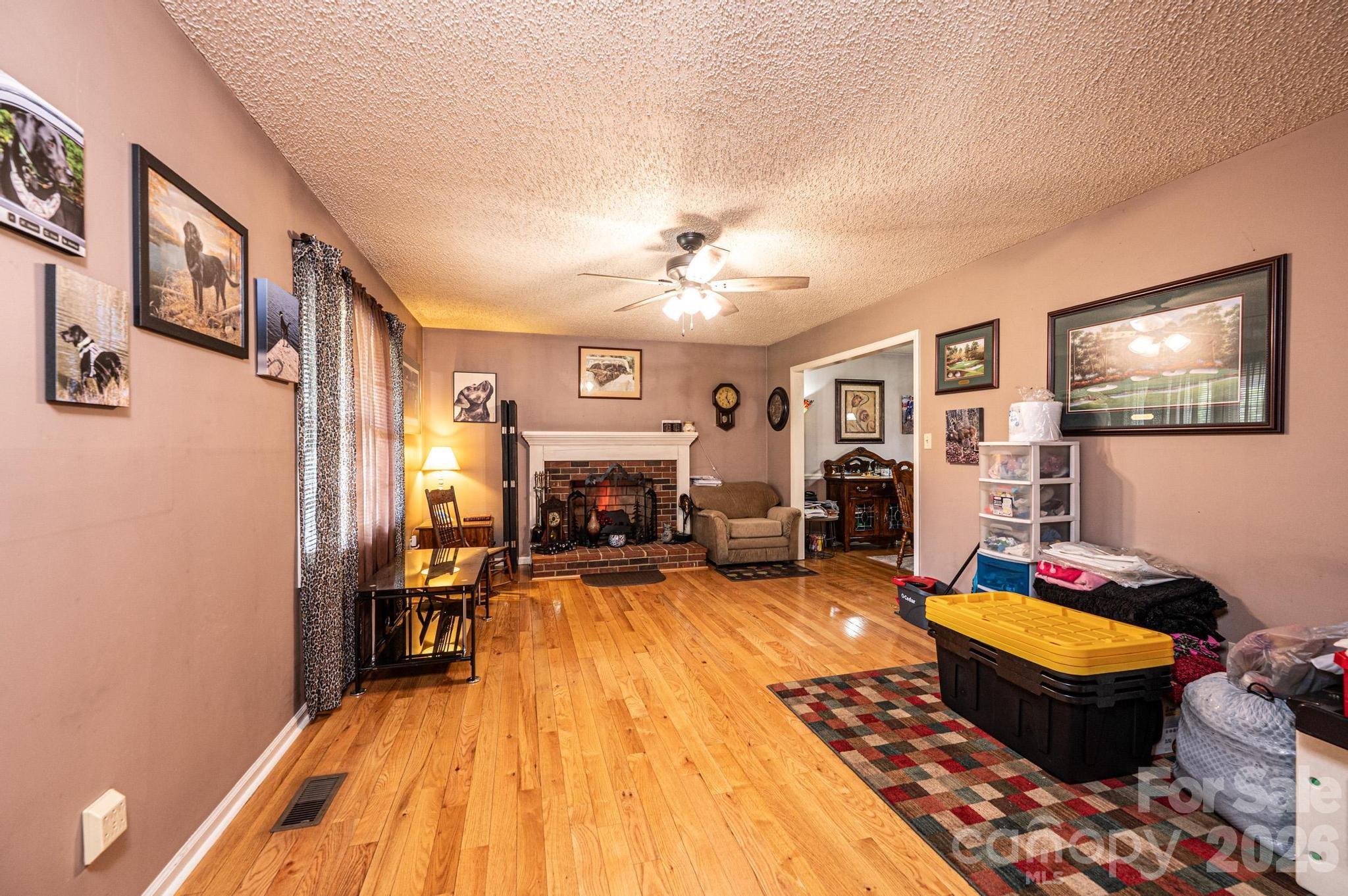3229 15th Avenue NE — Conover