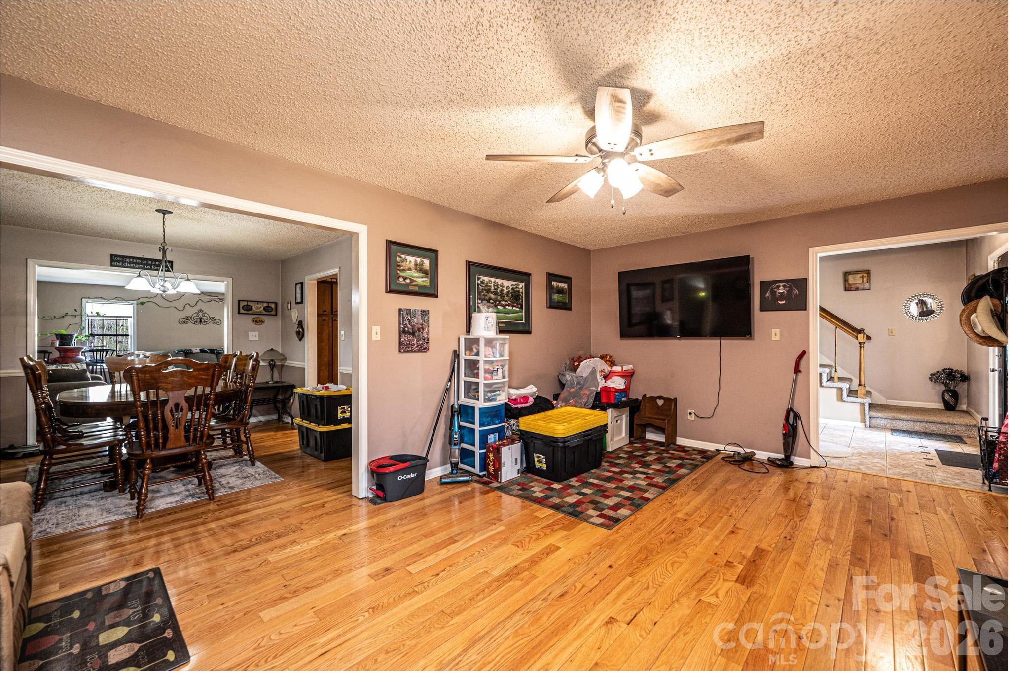 3229 15th Avenue NE — Conover