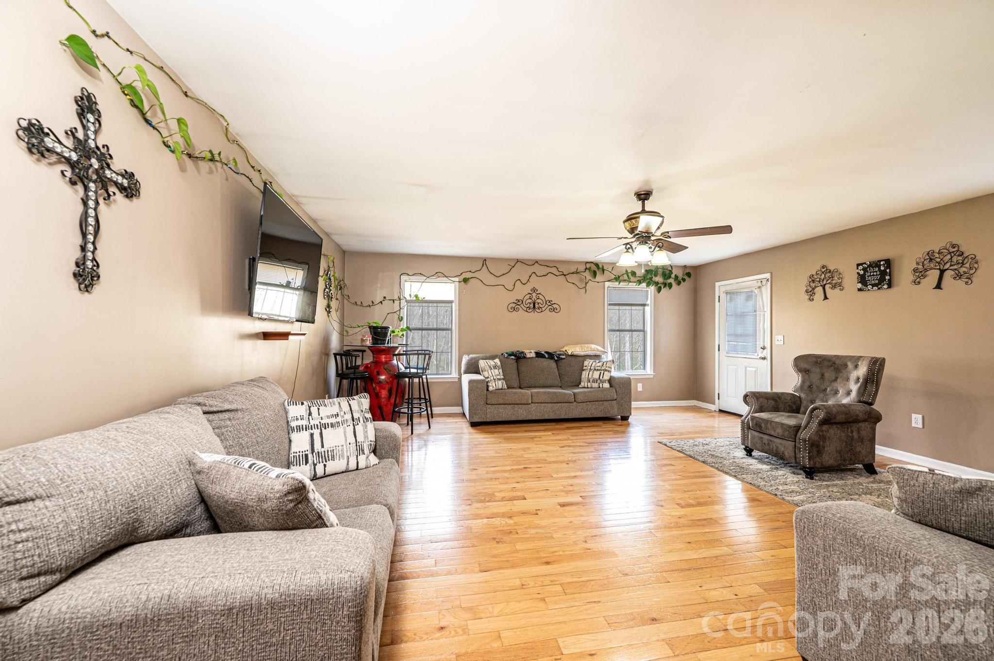 3229 15th Avenue NE — Conover